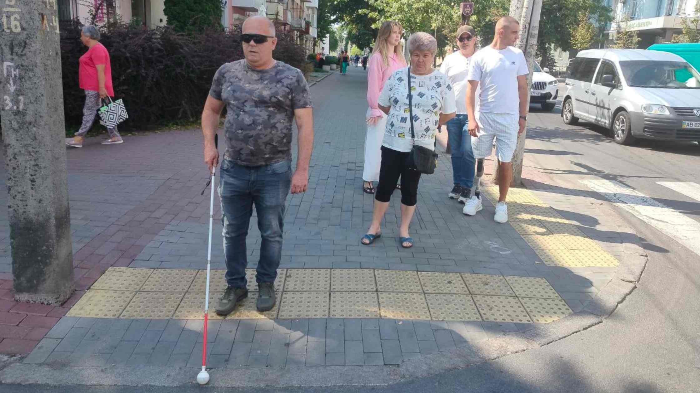 У Вінниці ветерани долучились до обстеження однієї з ділянок майбутнього безбар’єрного маршруту
