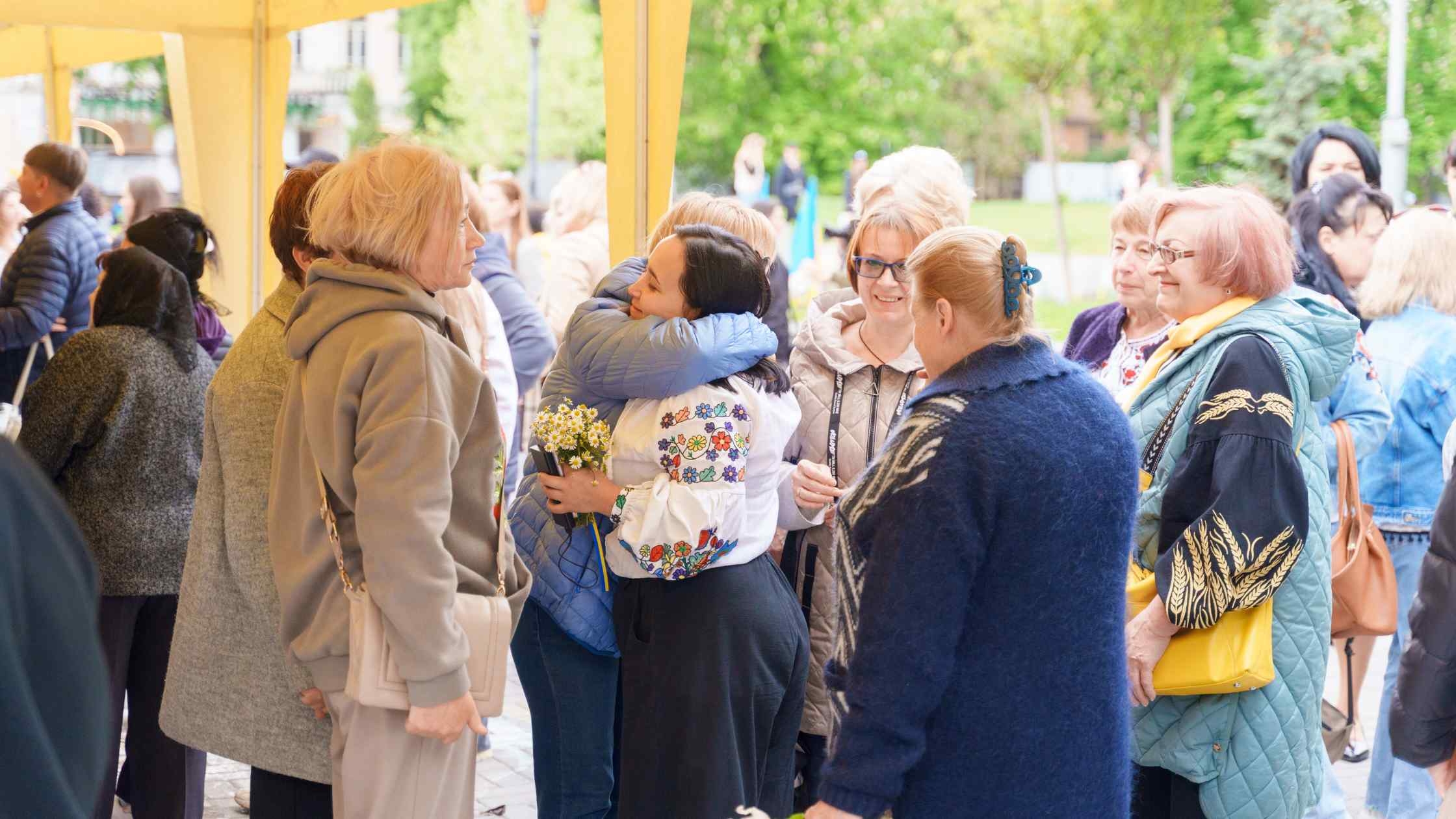 У Вінниці відбулась виставка вишиванок полеглих Захисників «Їх вдягали Герої»