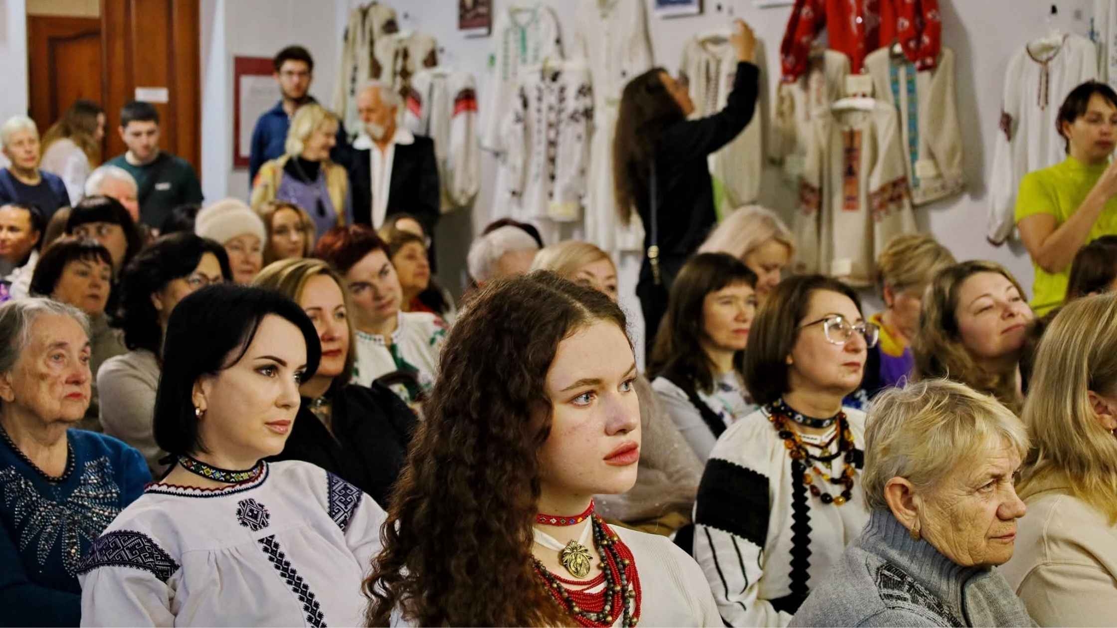 У Вінниці відбулося відкриття виставки «Вишита сорочка: традиції та сучасність»