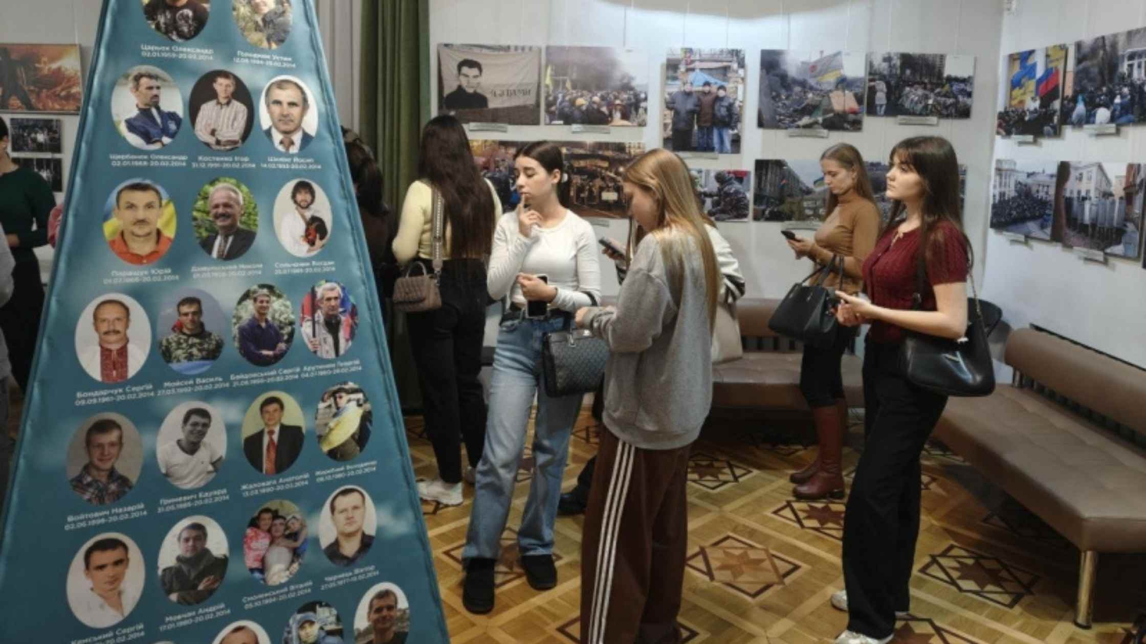 У Вінниці відкрили документальну фотовиставку «Нескорений Майдан»