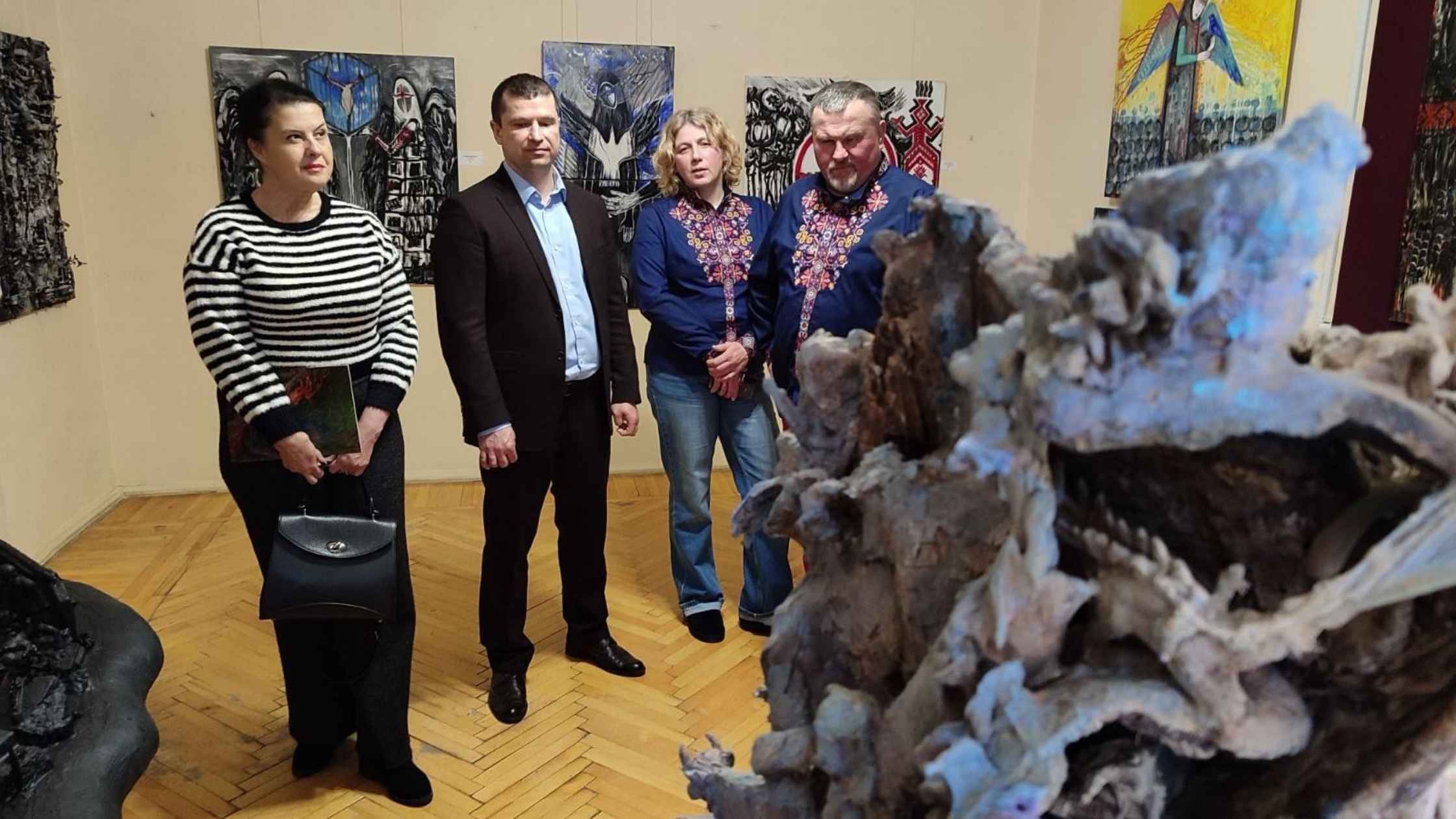 У Вінниці відкрили виставковий проєкт Віктора та Наталії Проданчук «Екоцид»