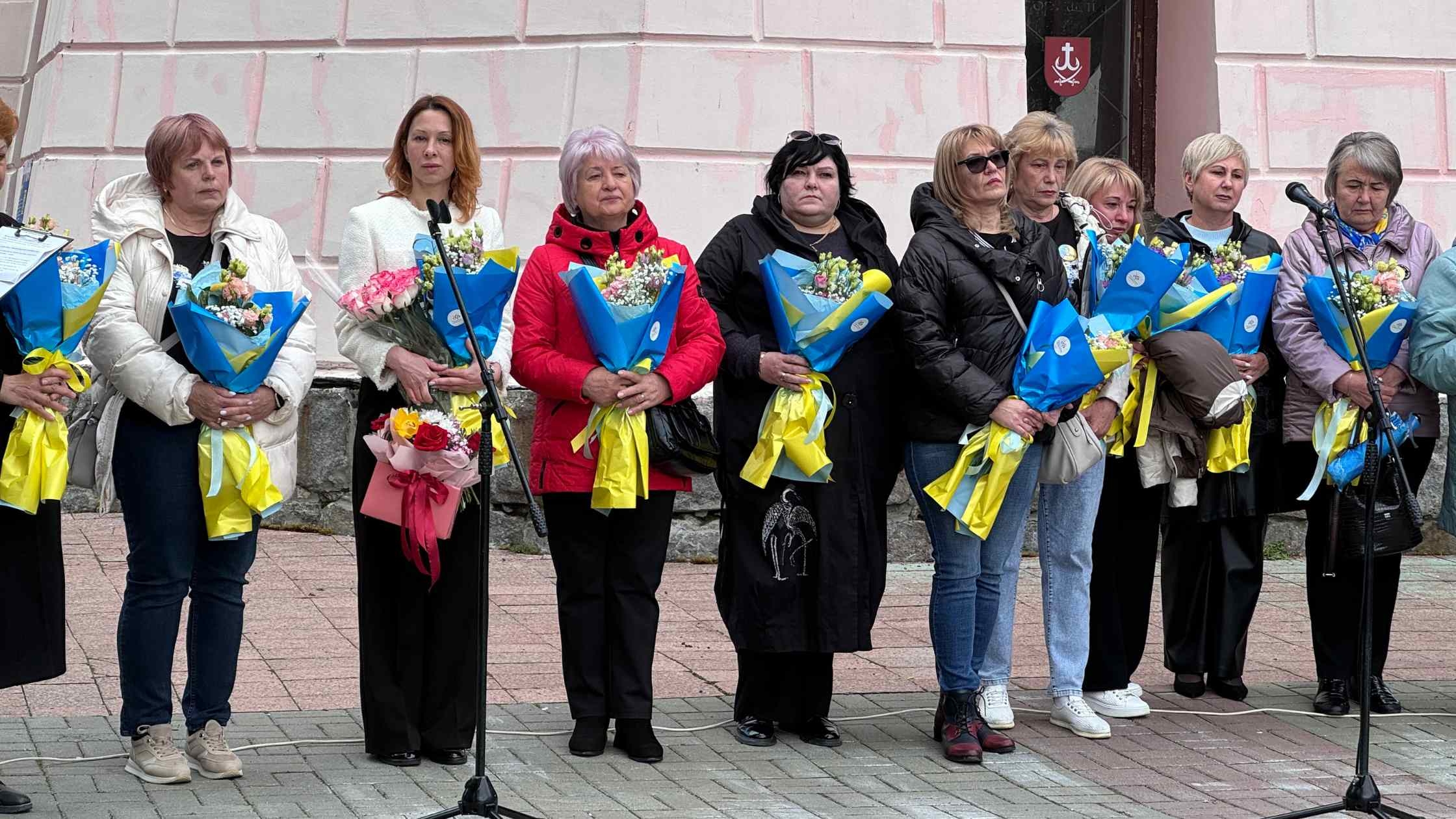 У Вінниці влаштували зворушливу фотовиставку до Дня матері «Серце матері воїна»