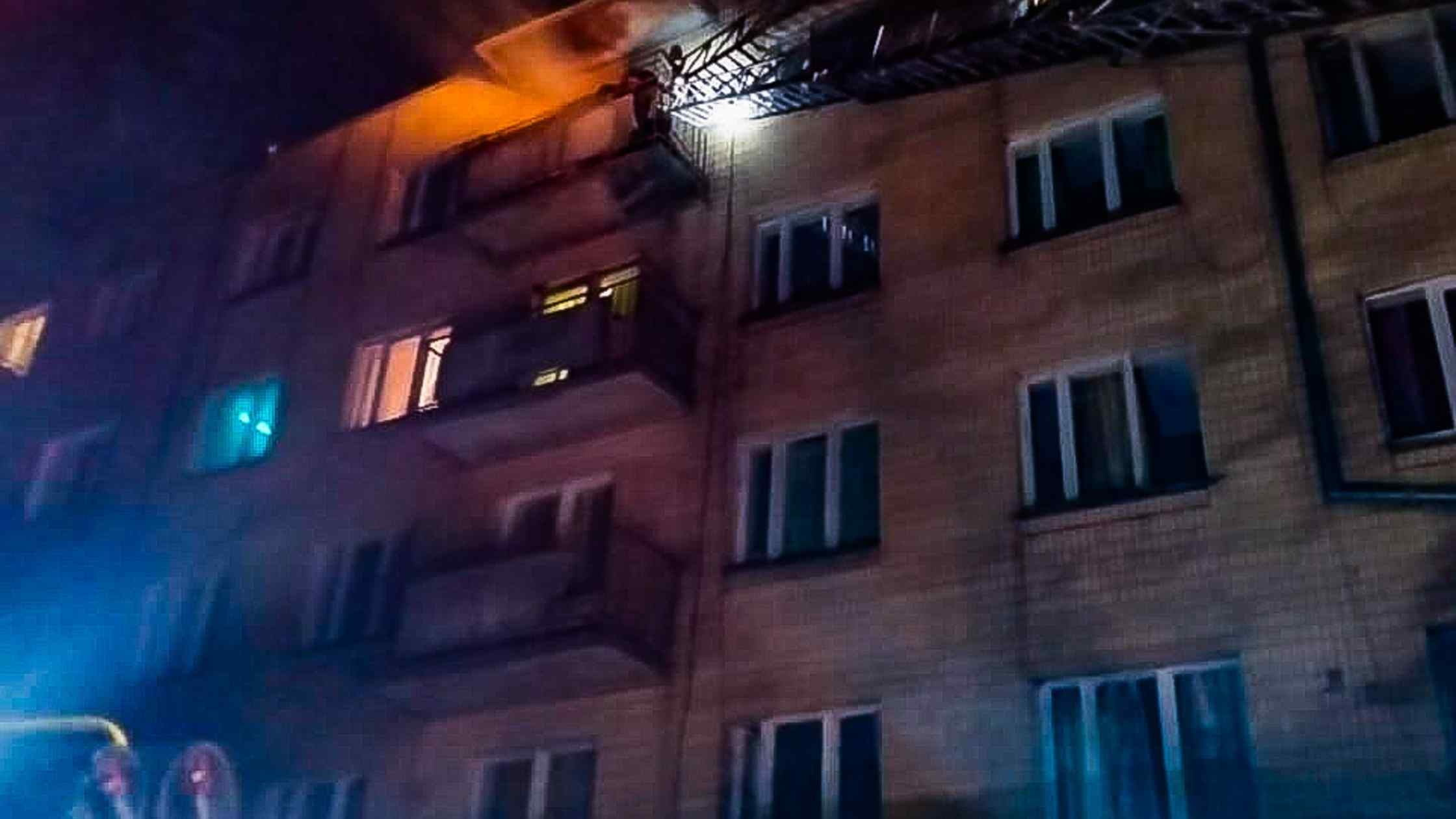 У Вінниці вночі через коротке замикання електромережі виникли дві пожежі