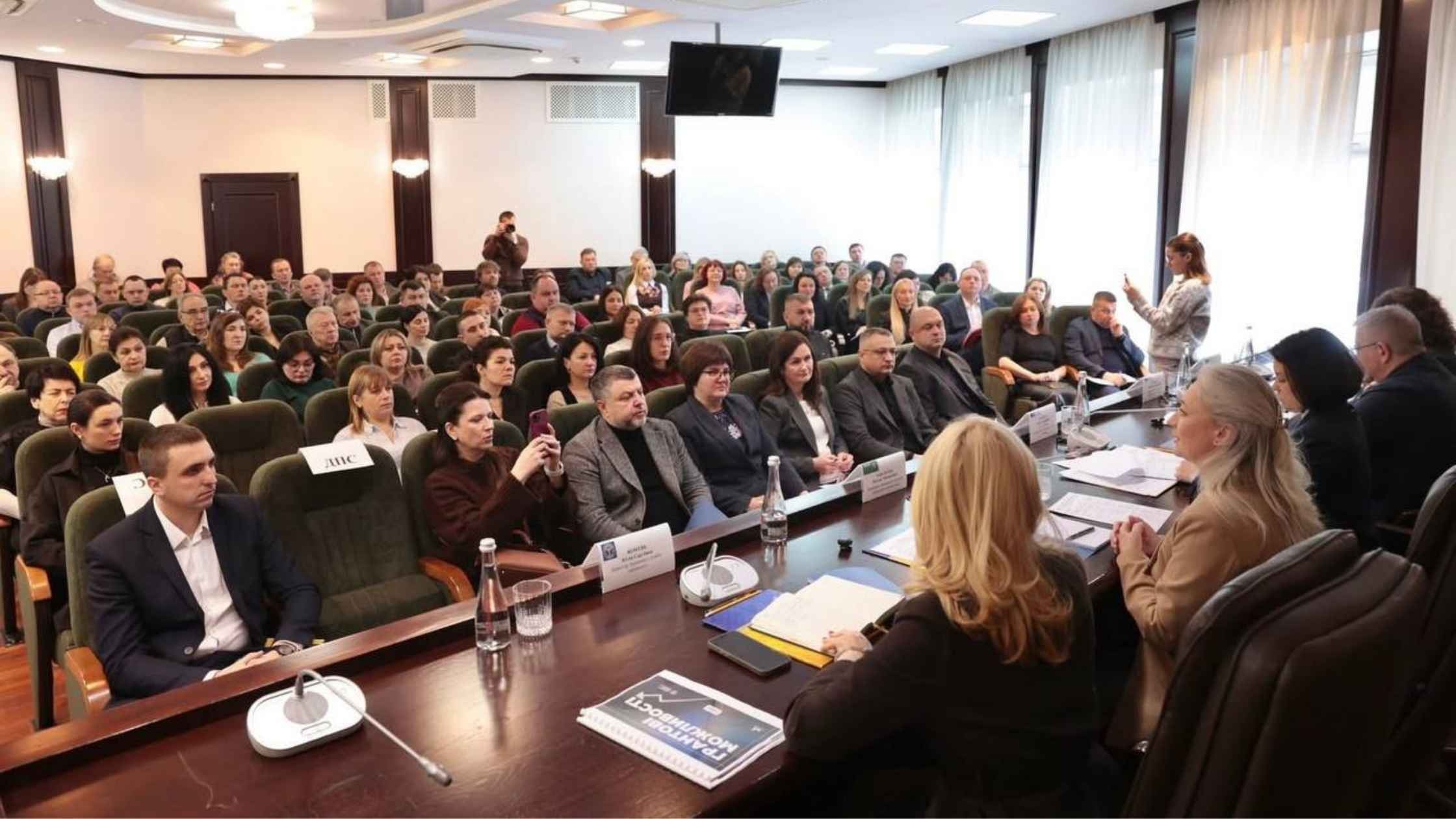 У Вінниці з підприємцями зустрілись голови Державної податкової служби й Центру зайнятості