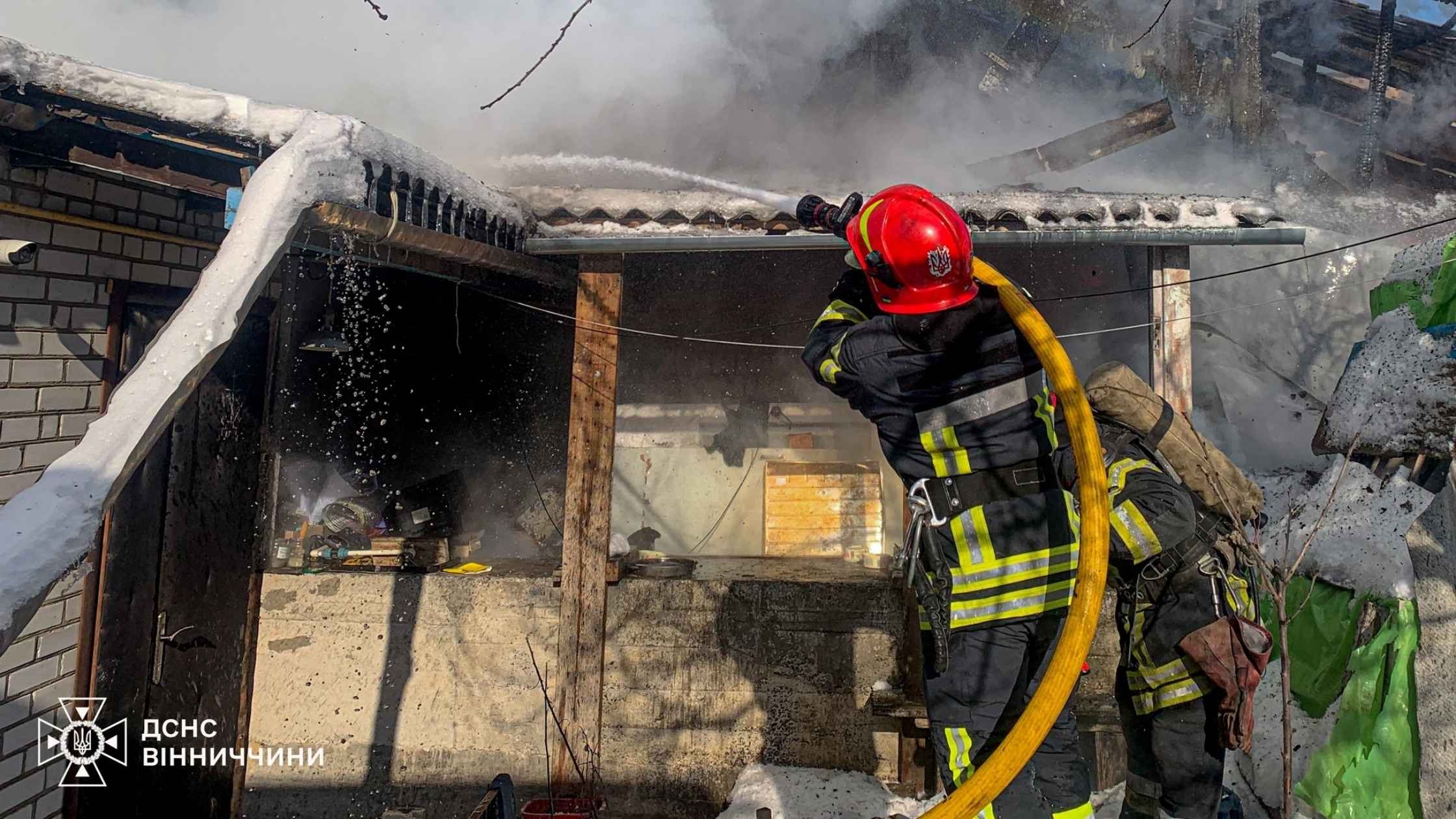 У Вінниці за добу сталось чотири пожежі - горіли будинки, альтанки та шини