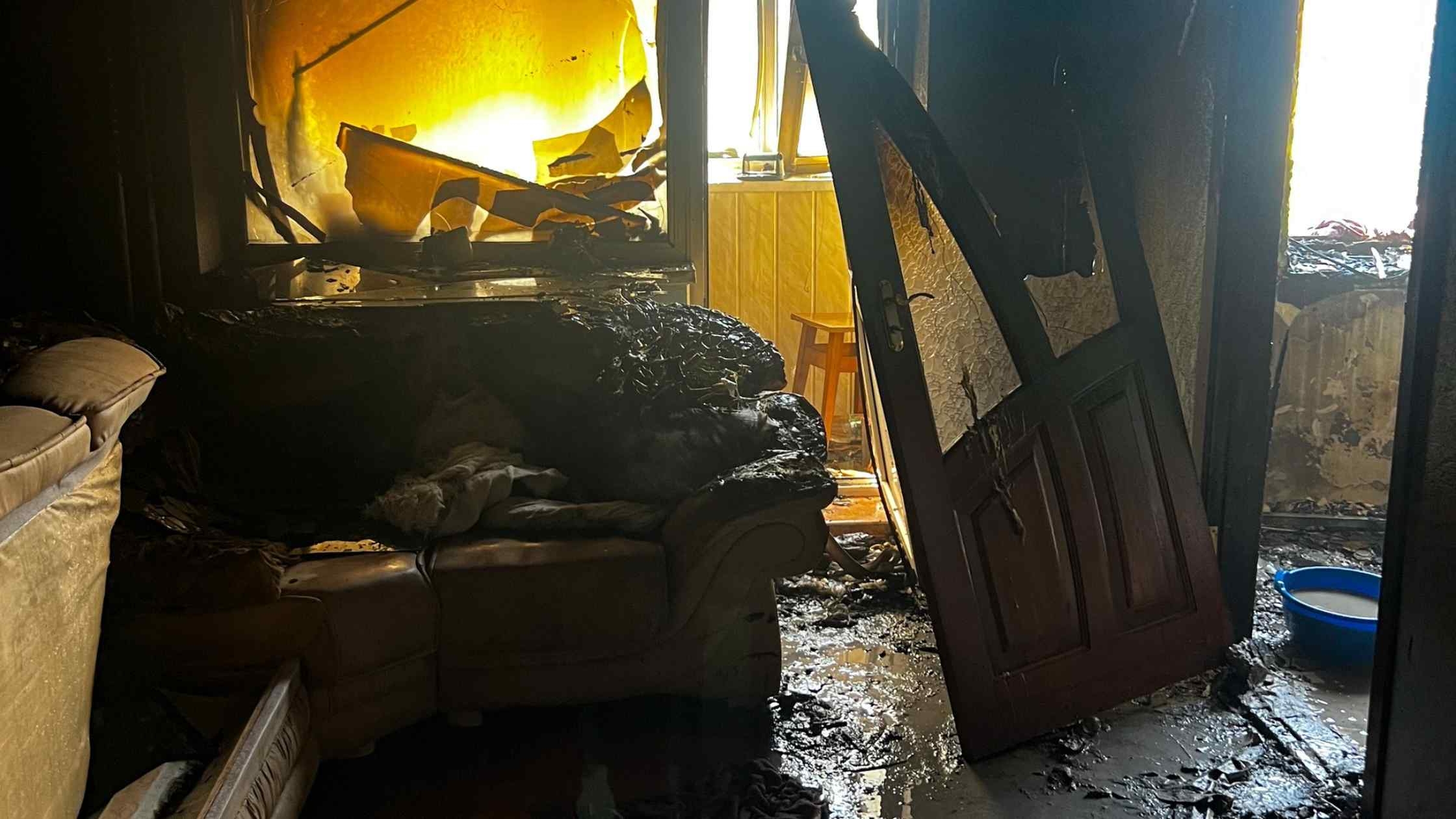 У Вінниці забута в оселі ввімкнена праска ледь не спалила вщент всю квартиру