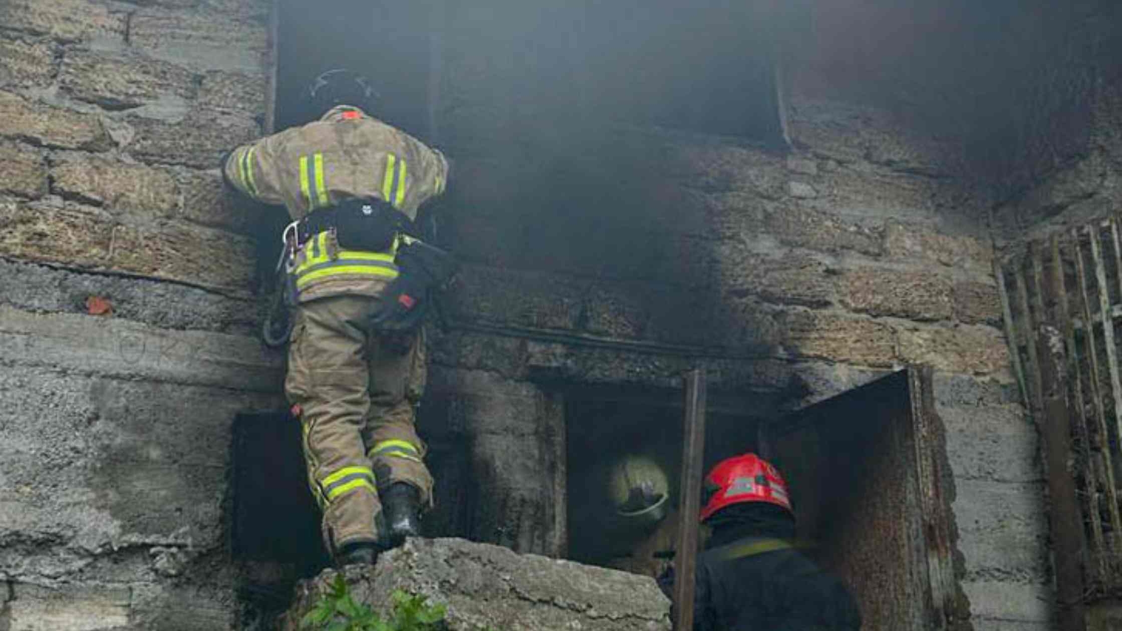 У Вінниці загорівся житловий будинок - його 58-річний власник отримав травми