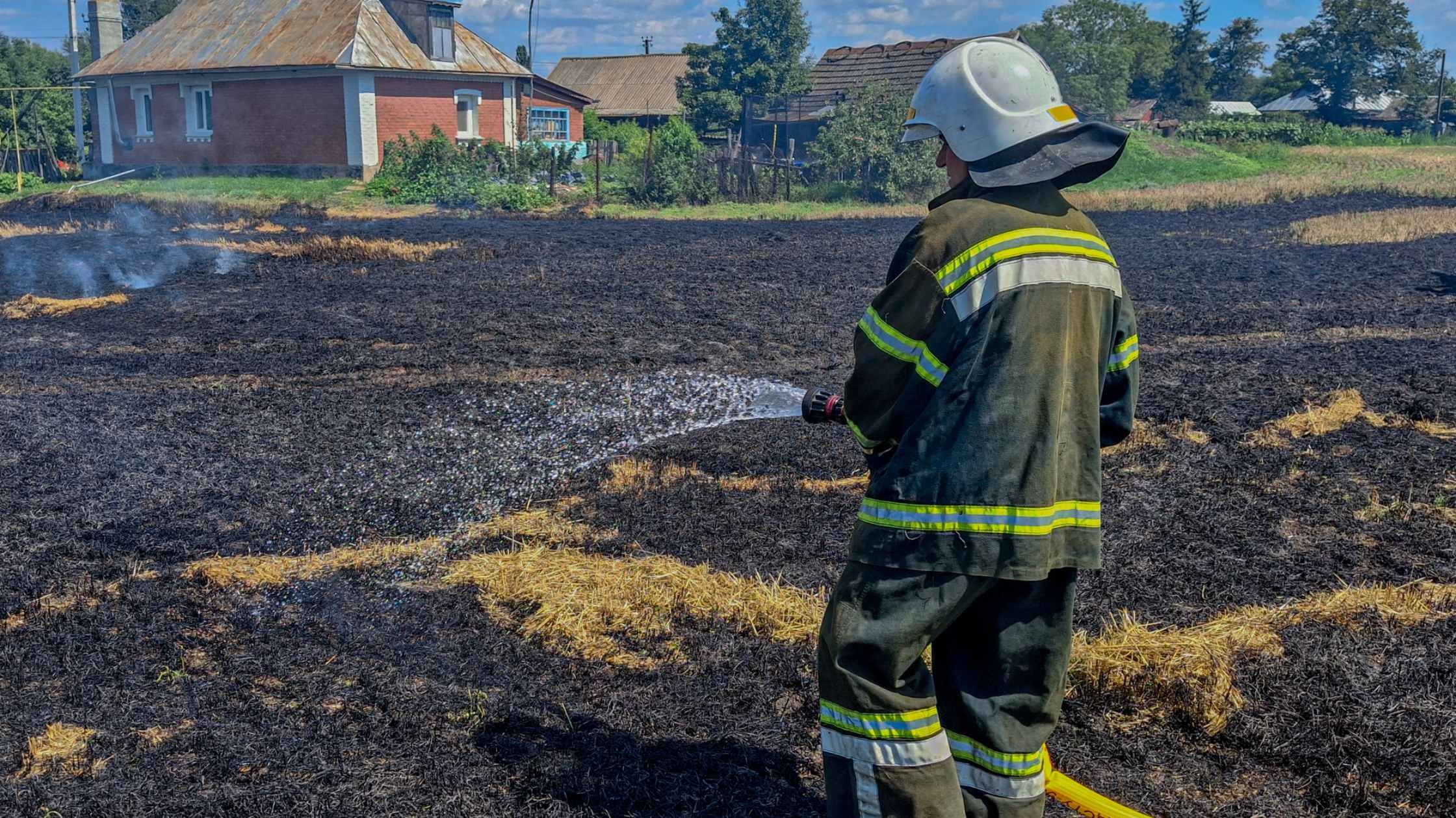 У Вінницькій області горіли будівлі, суха трава і вантажівка з вугіллям