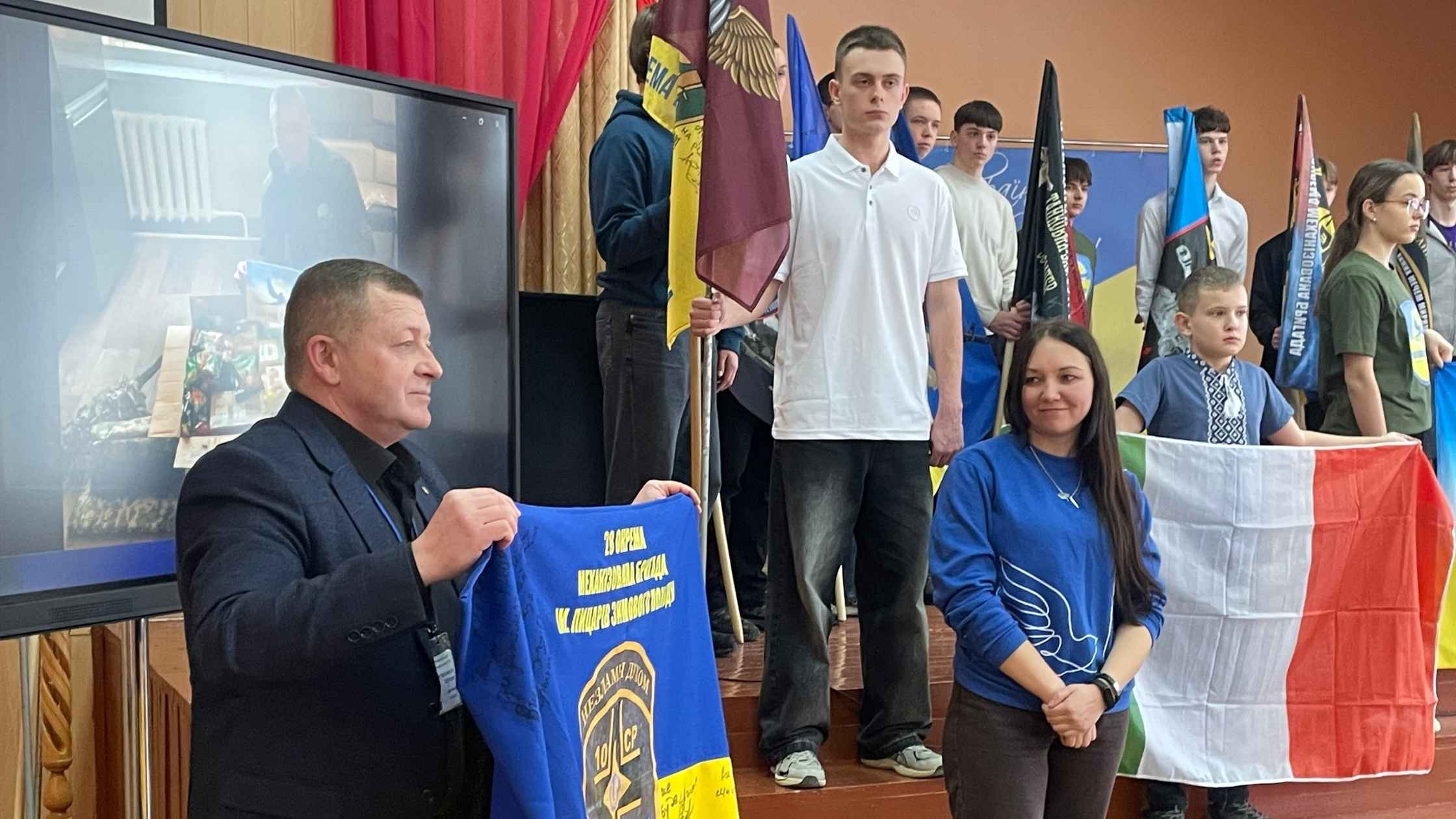 У вінницькому ліцеї №29 відзначили учнів, які допомагають фронту