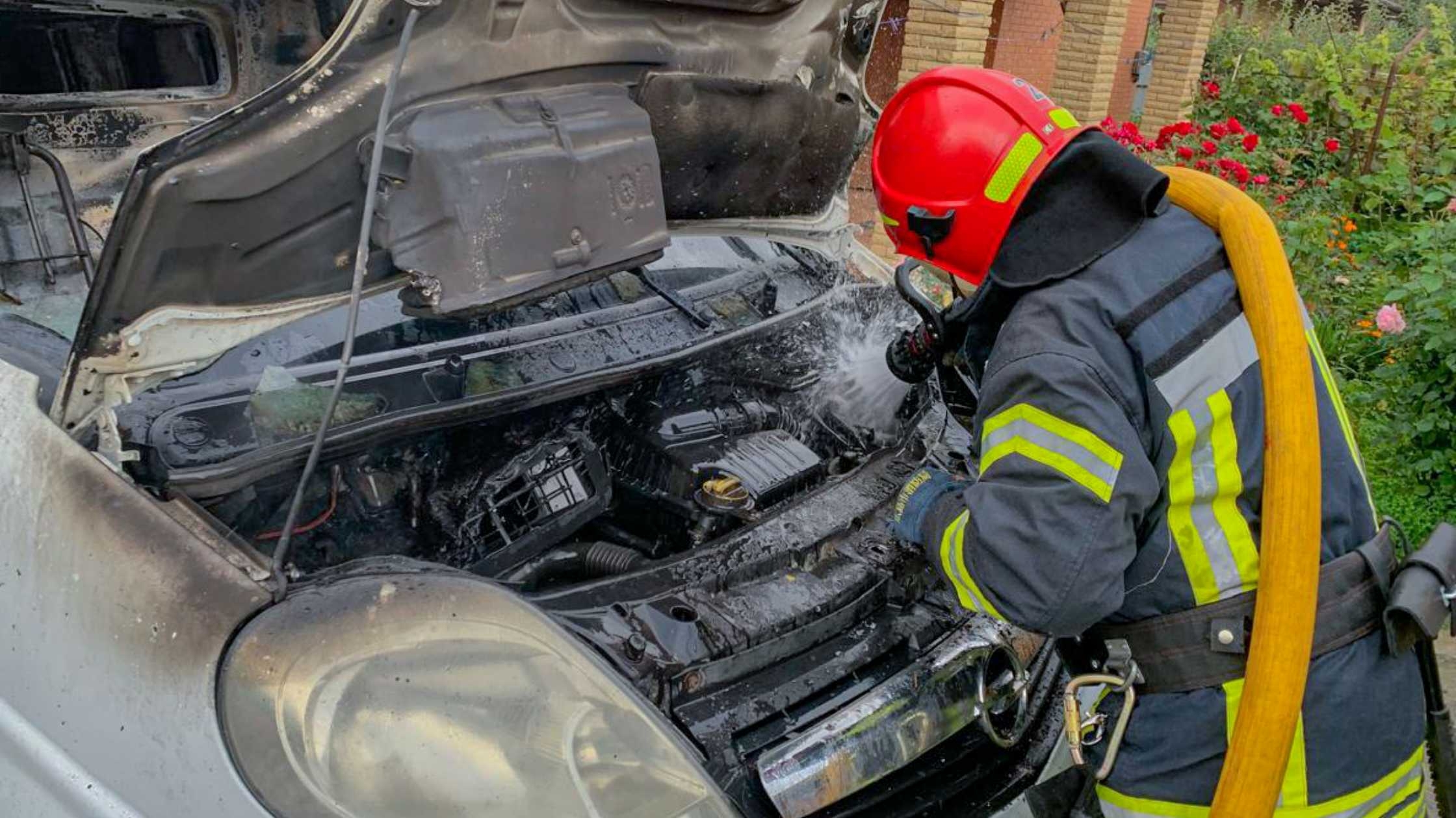 У Вінницькому районі зайнявся автомобіль через коротке замикання