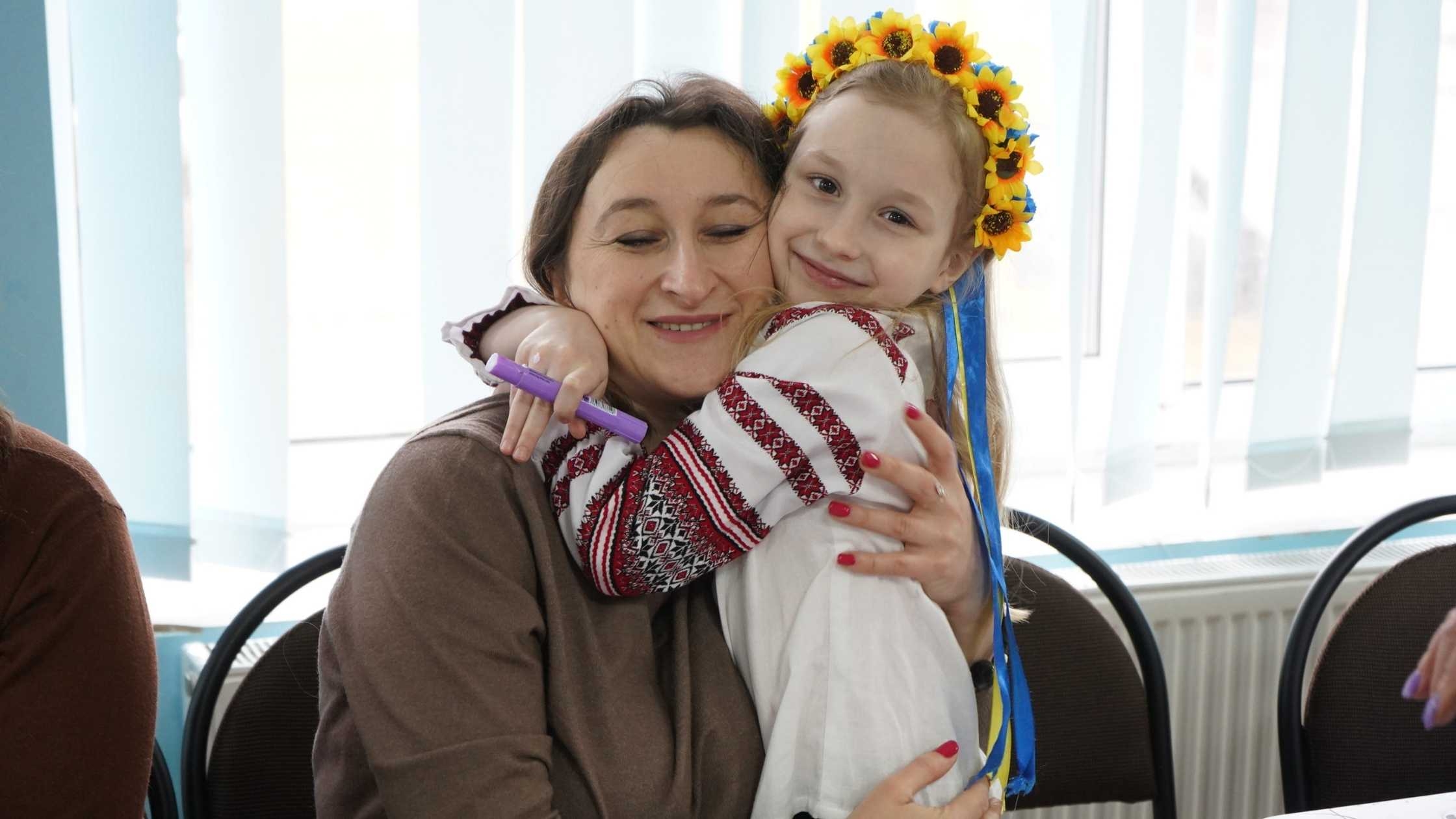 У вінницькому VinSmart Центрі діти створювали подарунки для матусь та бабусь