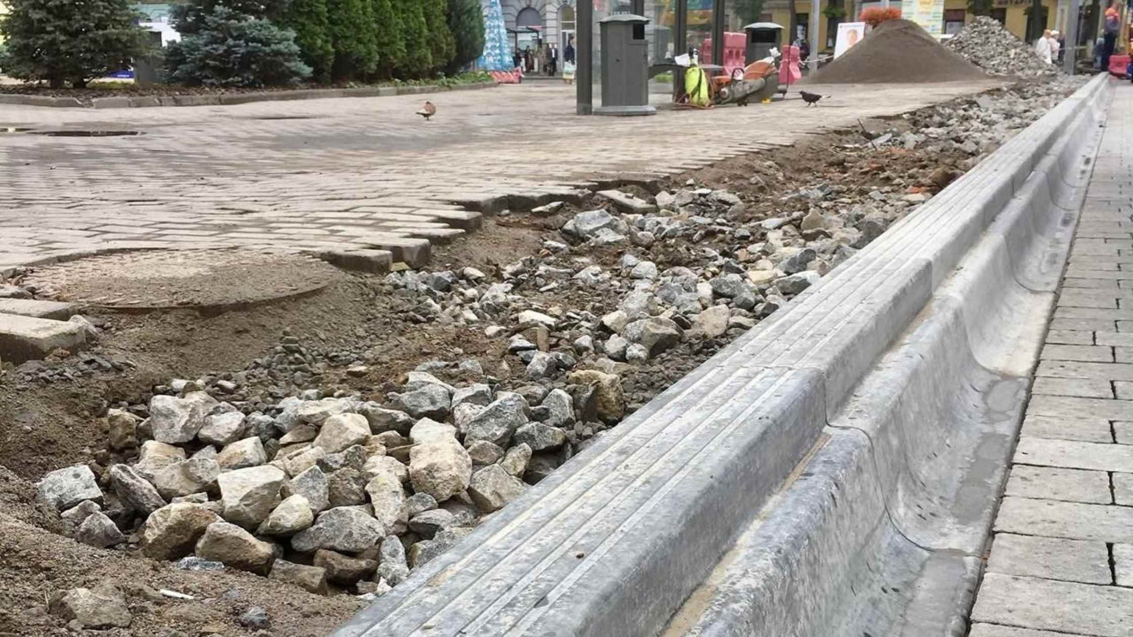 У Вінницьких Хуторах капітально відремонтують зупинку громадського транспорту