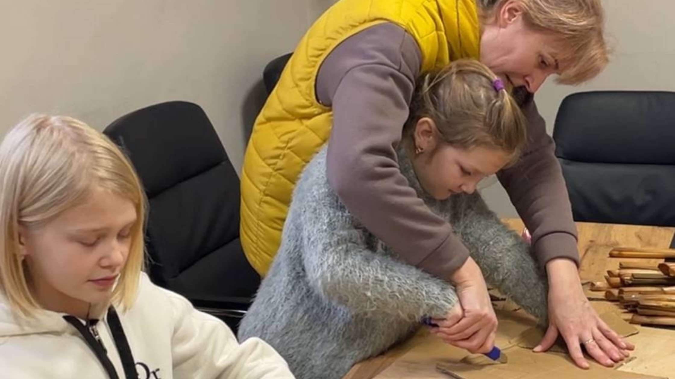 У Вінницьких Хуторах організували майстер-клас із виготовлення зірки з рогози