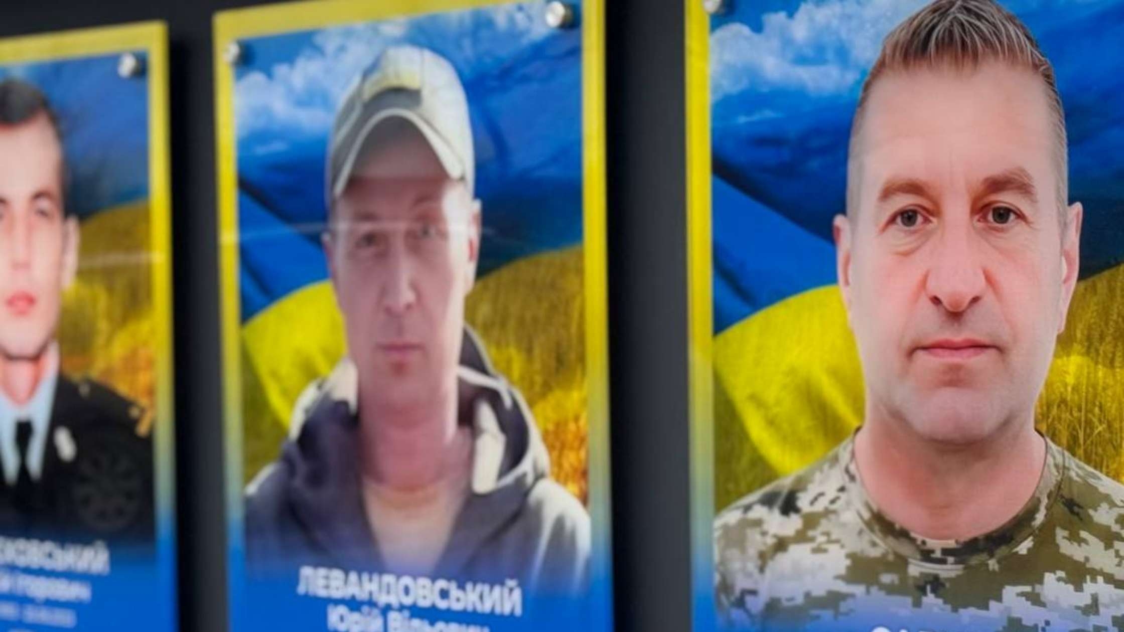 У Вінницьких Хуторах відкрили меморіальну дошку на честь загиблих земляків