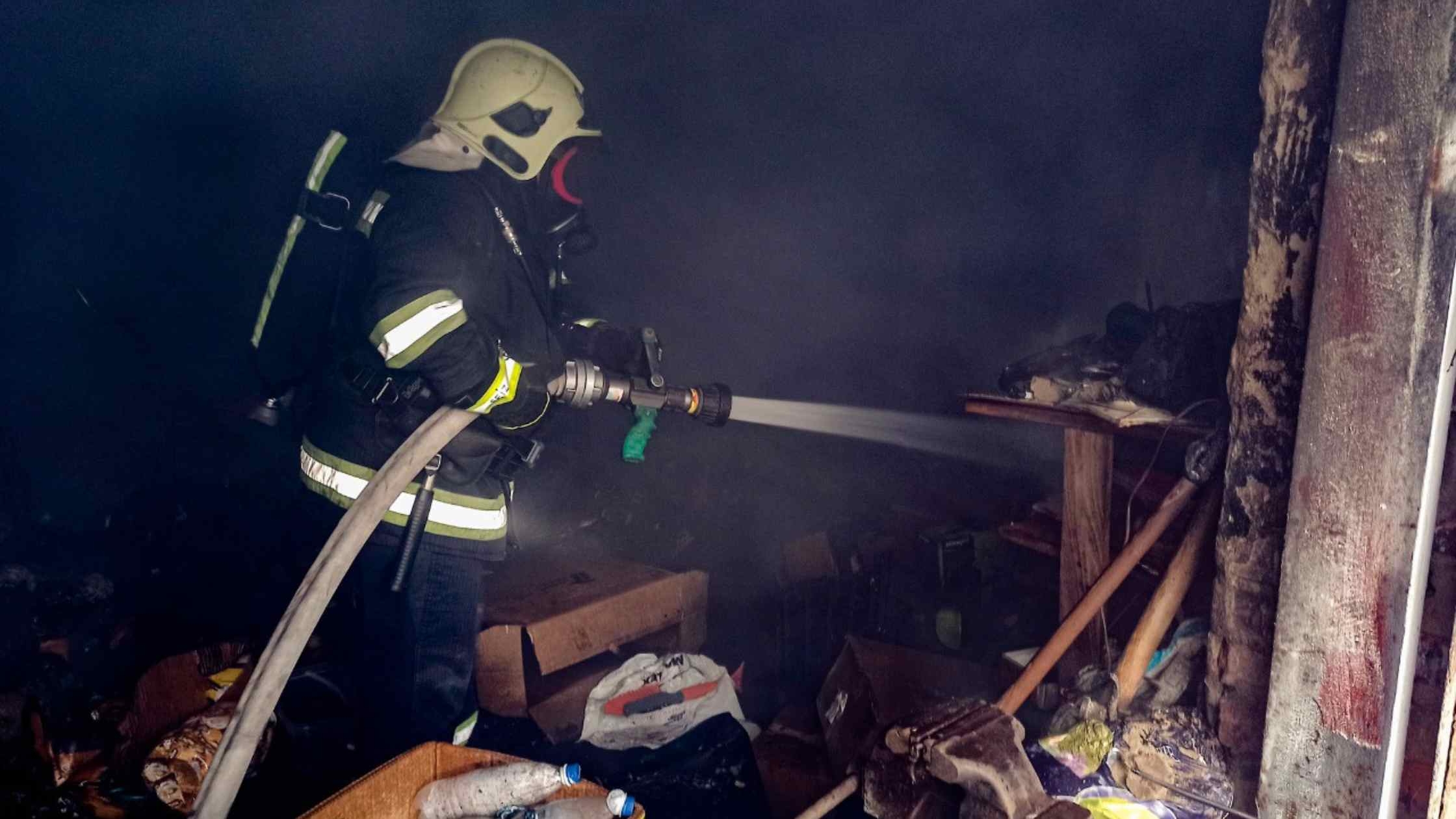 У Вороновиці горіло складське приміщення