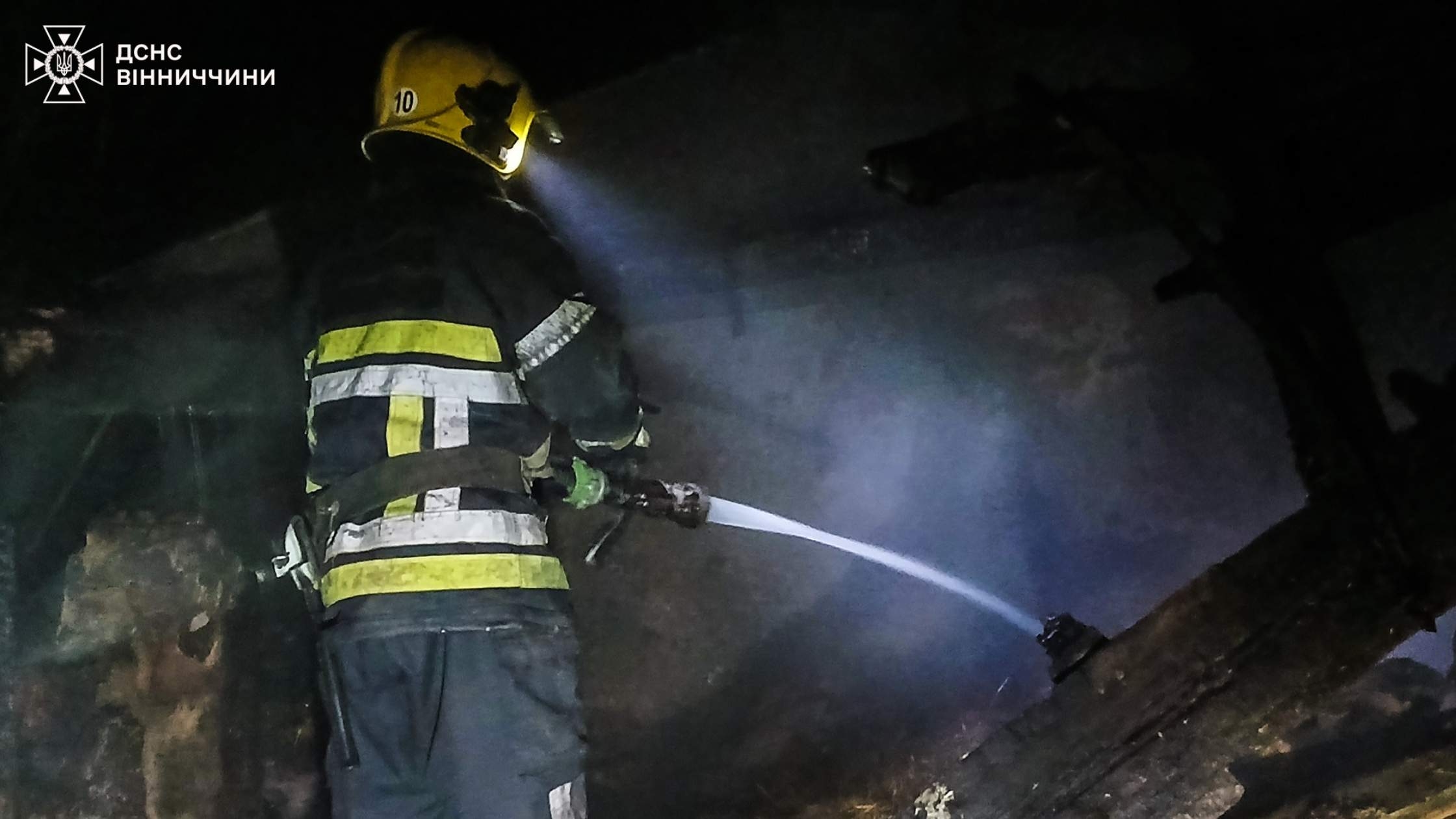 У Жмеринці горів автомобіль, а в Літині - житловий будинок