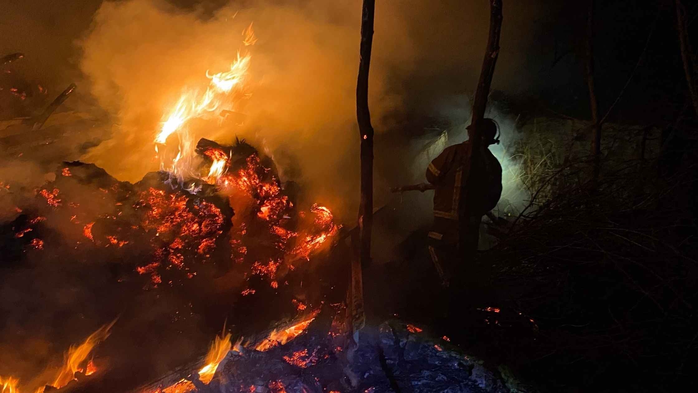 У Жмеринці горів триповерховий житловий будинок