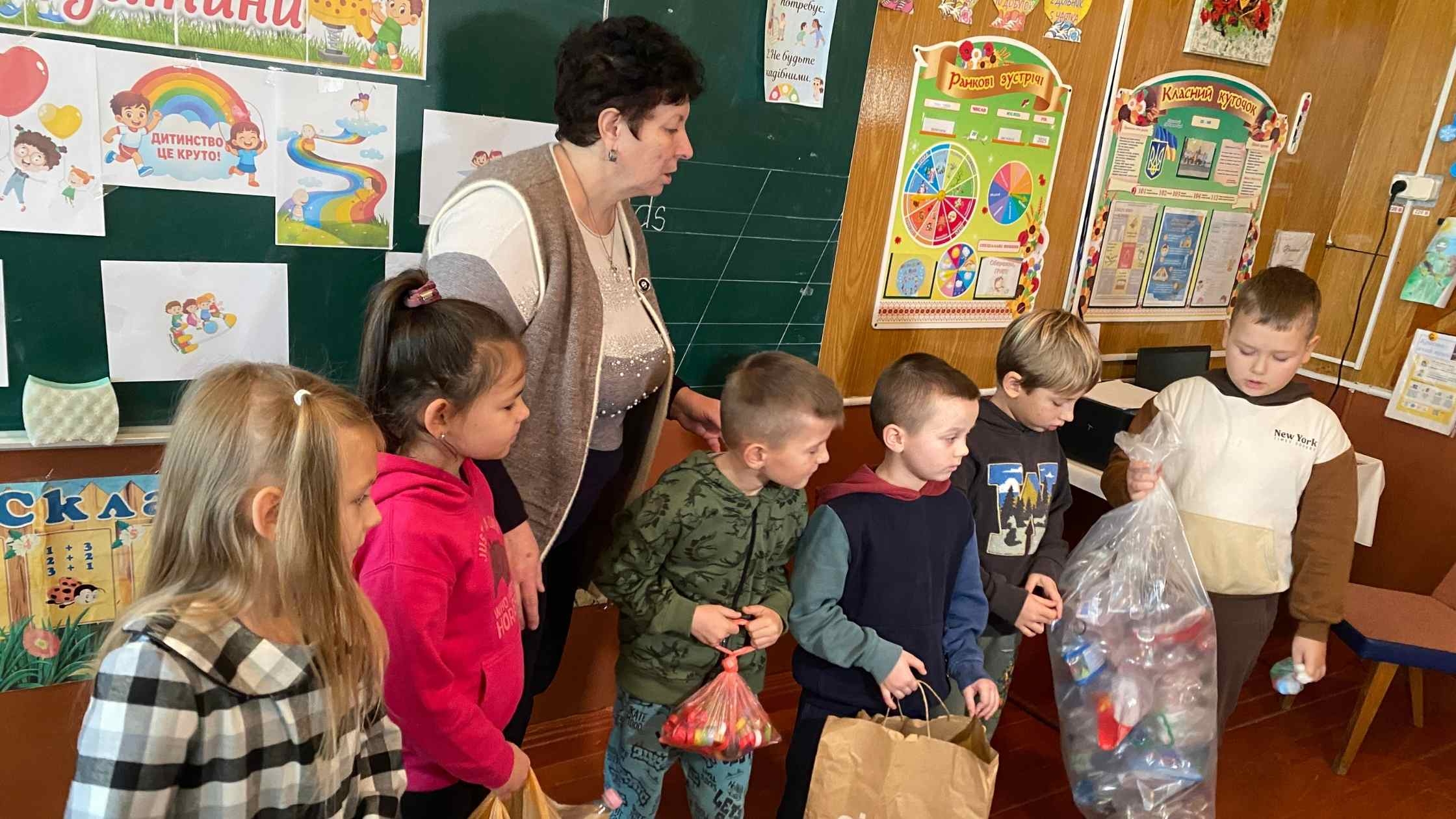 Учні Стадницької гімназії зібрали понад 40 кг вторсировини за один день