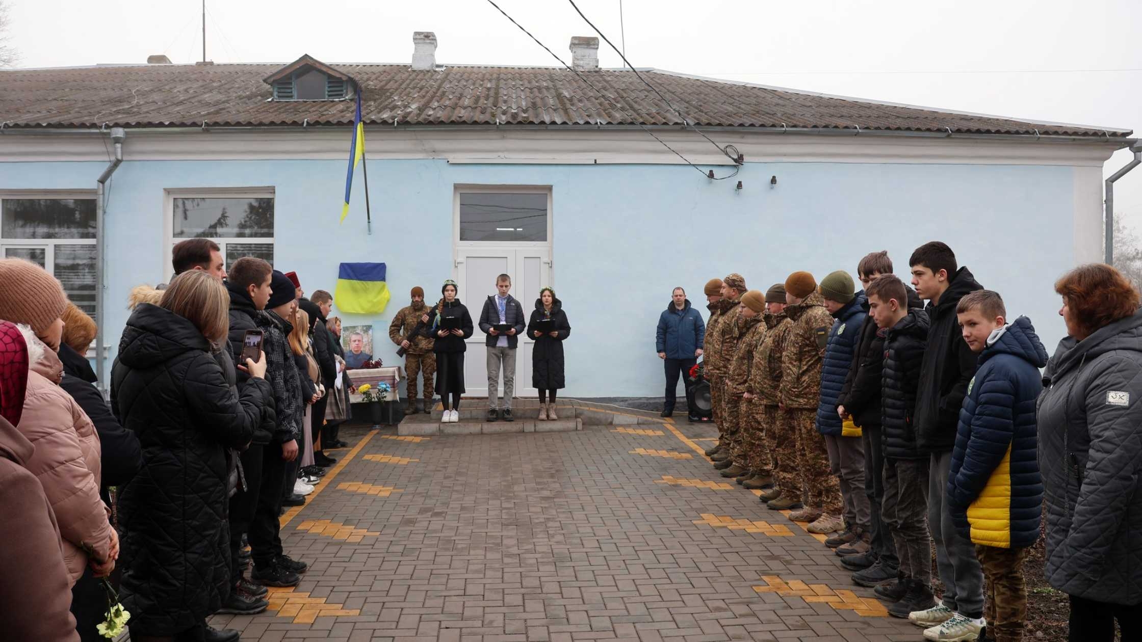 В Барській громаді встановили меморіальну дошку на честь полеглого захисника