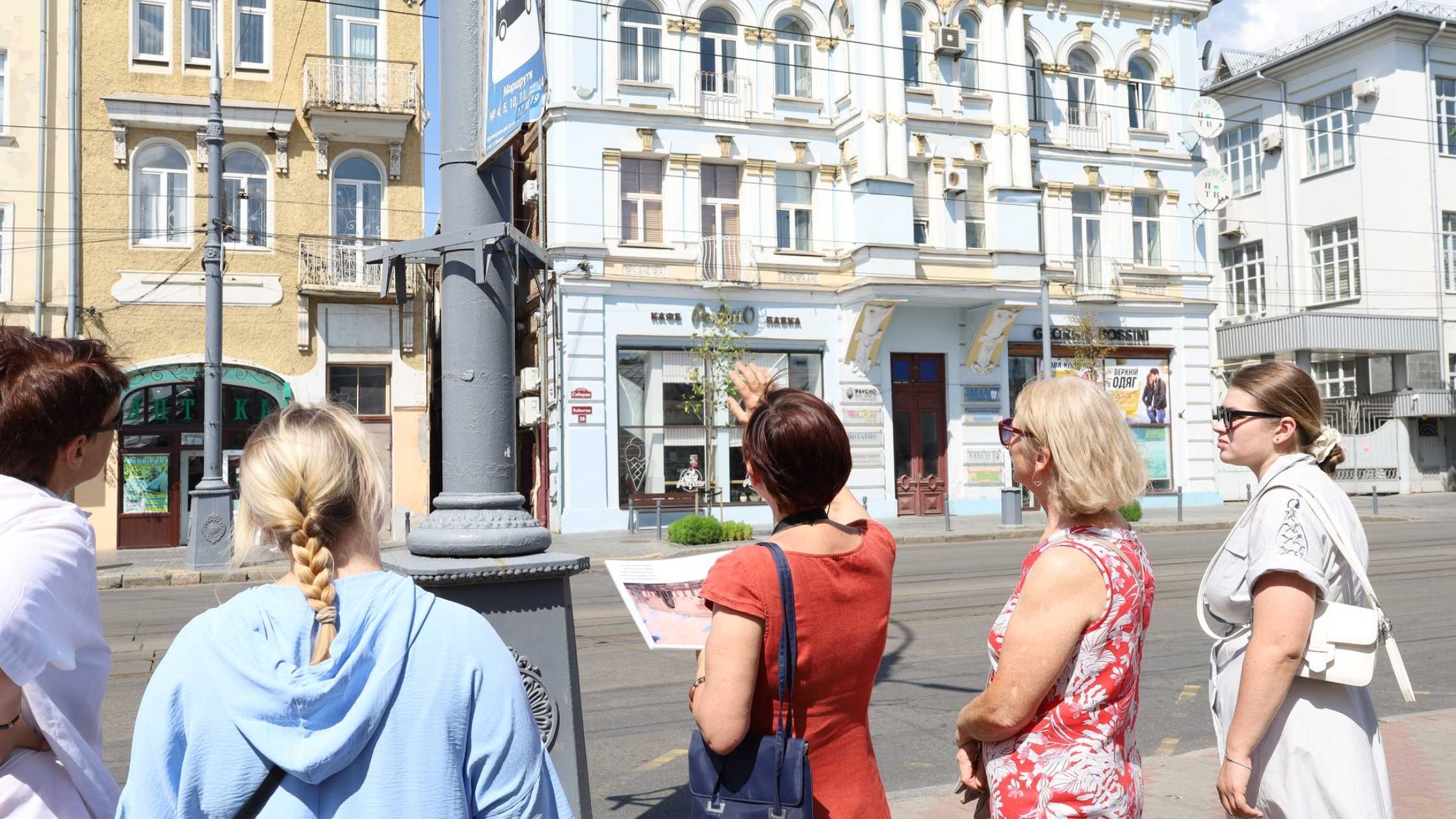 Вінничан та гостей міста запрошують на мальовничу екскурсію вінницькими вулицями
