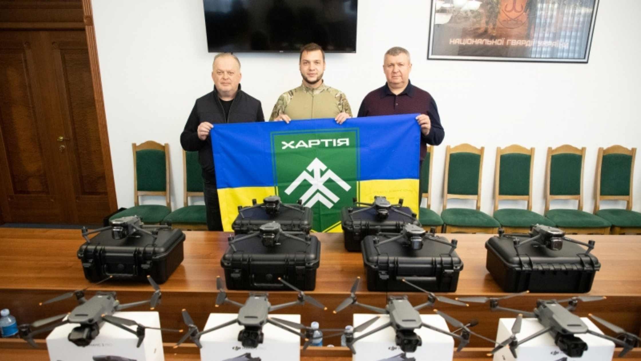 Вінничани передали «мавіки» бригаді оперативного призначення «Хартія»