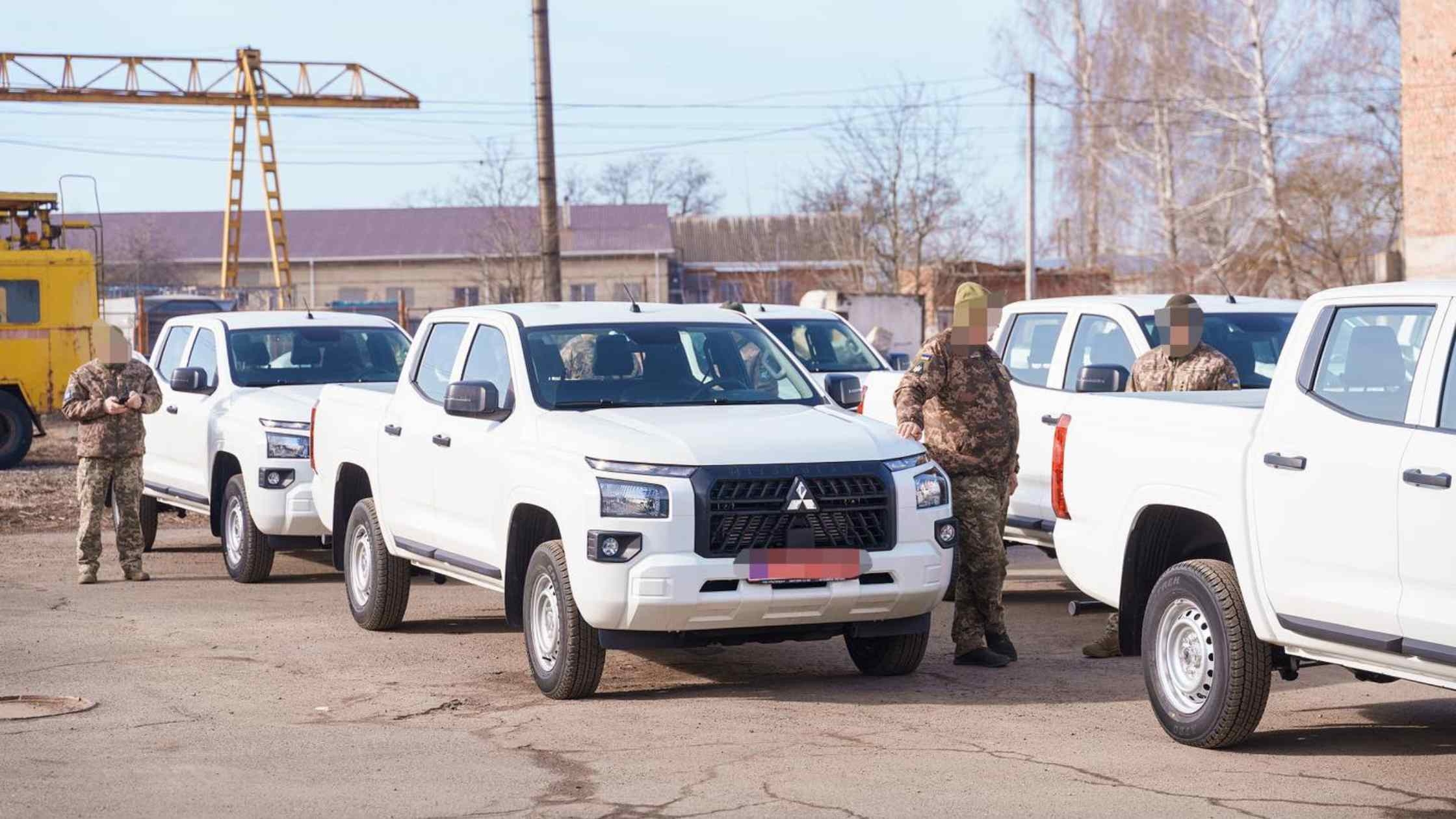 Вінницька громада передала 20 потужних пікапів для бійців Повітряних Сил ЗСУ