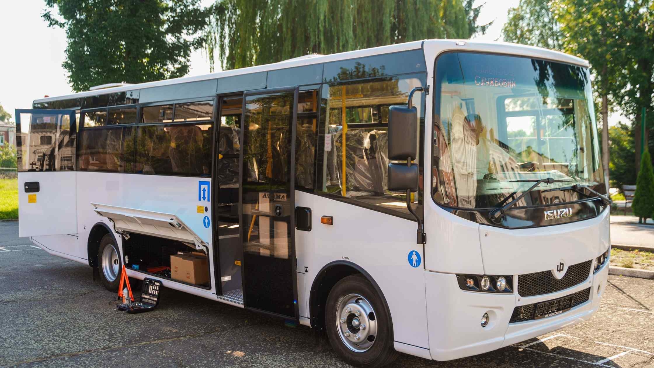 Вінницька громада передала автобус для однієї з військових частин
