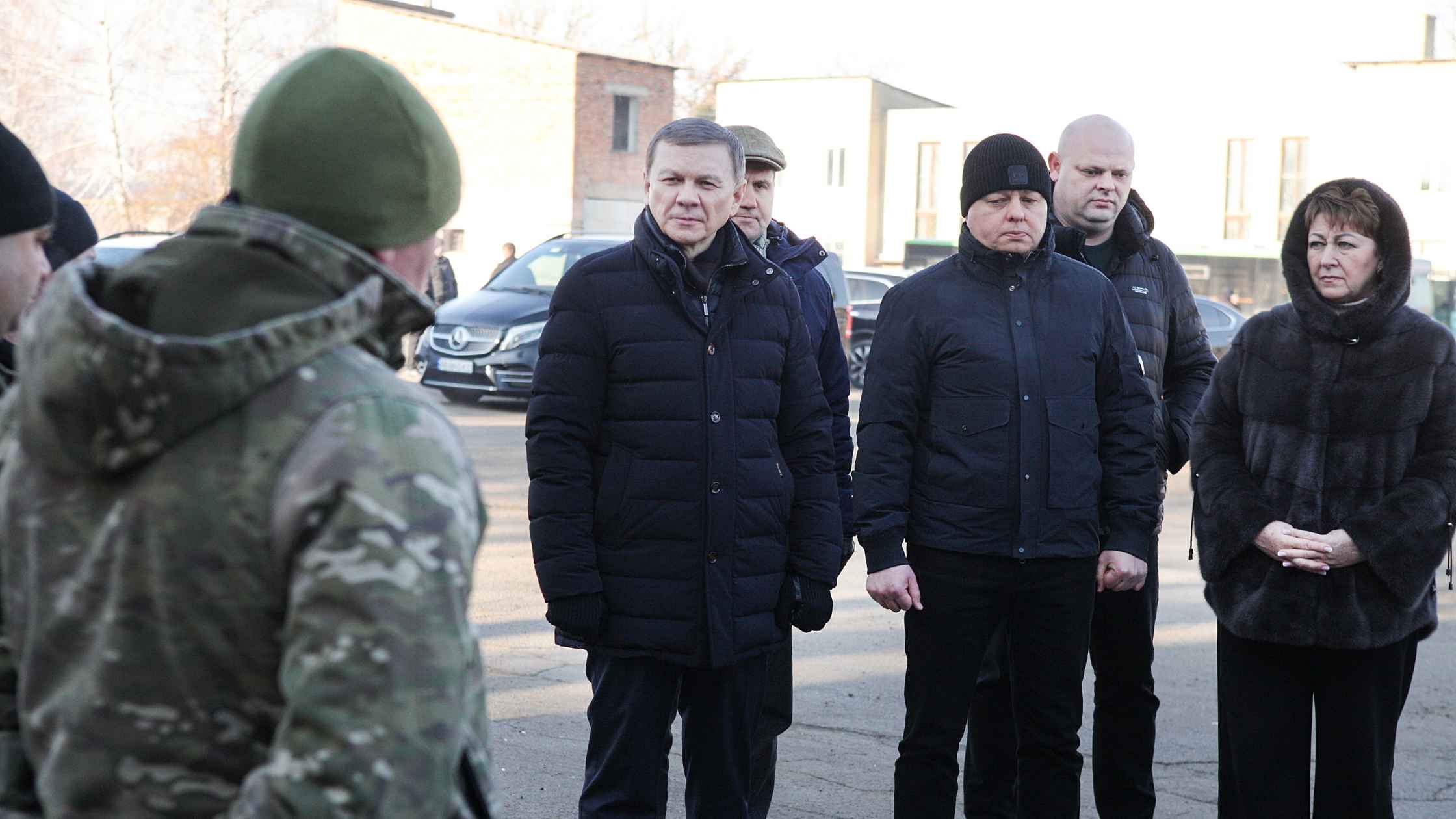 Вінницька громада та Гумштаб передали п’ять пікапів для воїнів 59 ОМБр