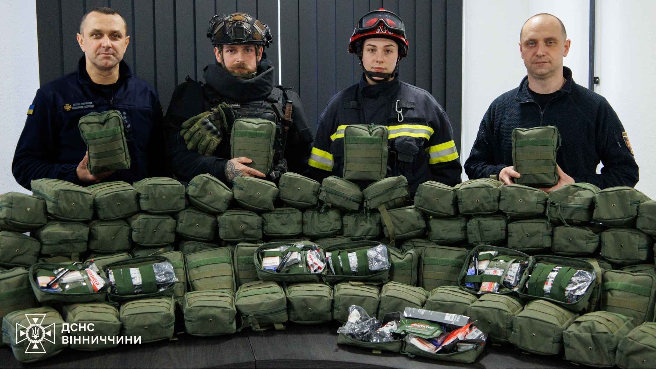 Вінницькі надзвичайники отримали 100 комплектів тактичних аптечок