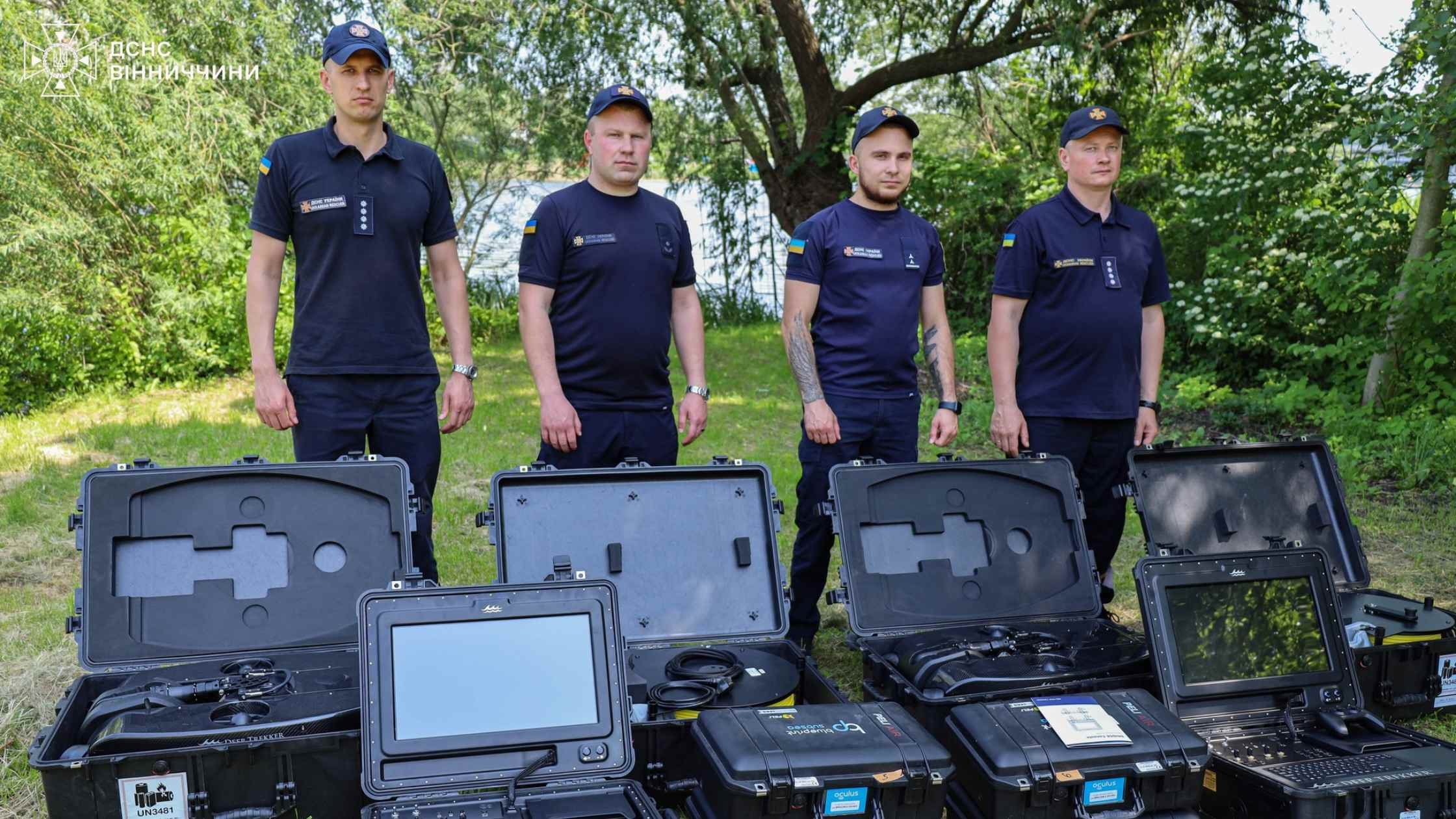 Вінницькі рятувальники отримали два сучасних підводних дрони