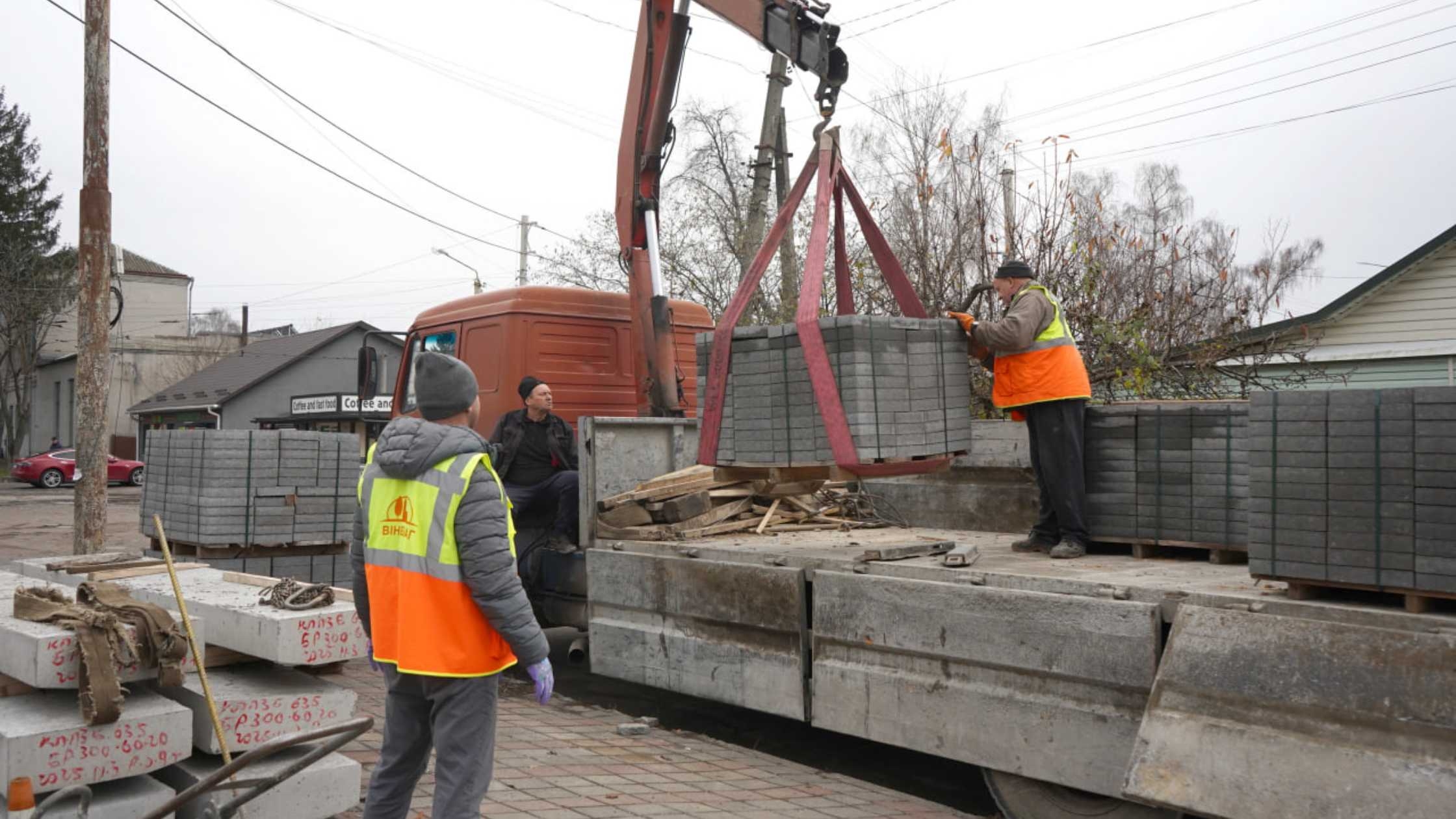 Вінницькі трамвайні зупинки облаштовують за цюрихським стандартом доступності