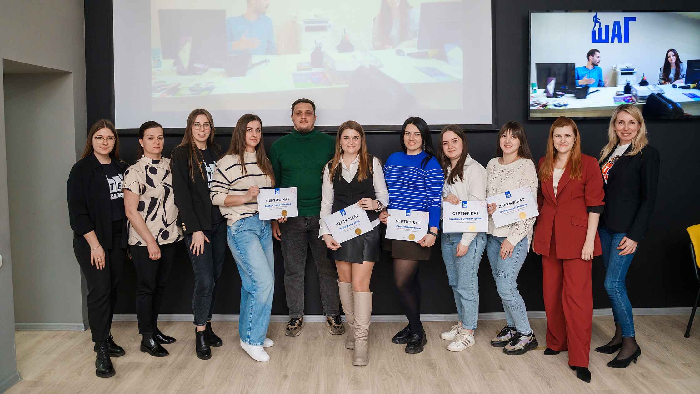 Вінницькі учасники навчання у межах соціального проєкту «Курс PRO» отримали дипломи