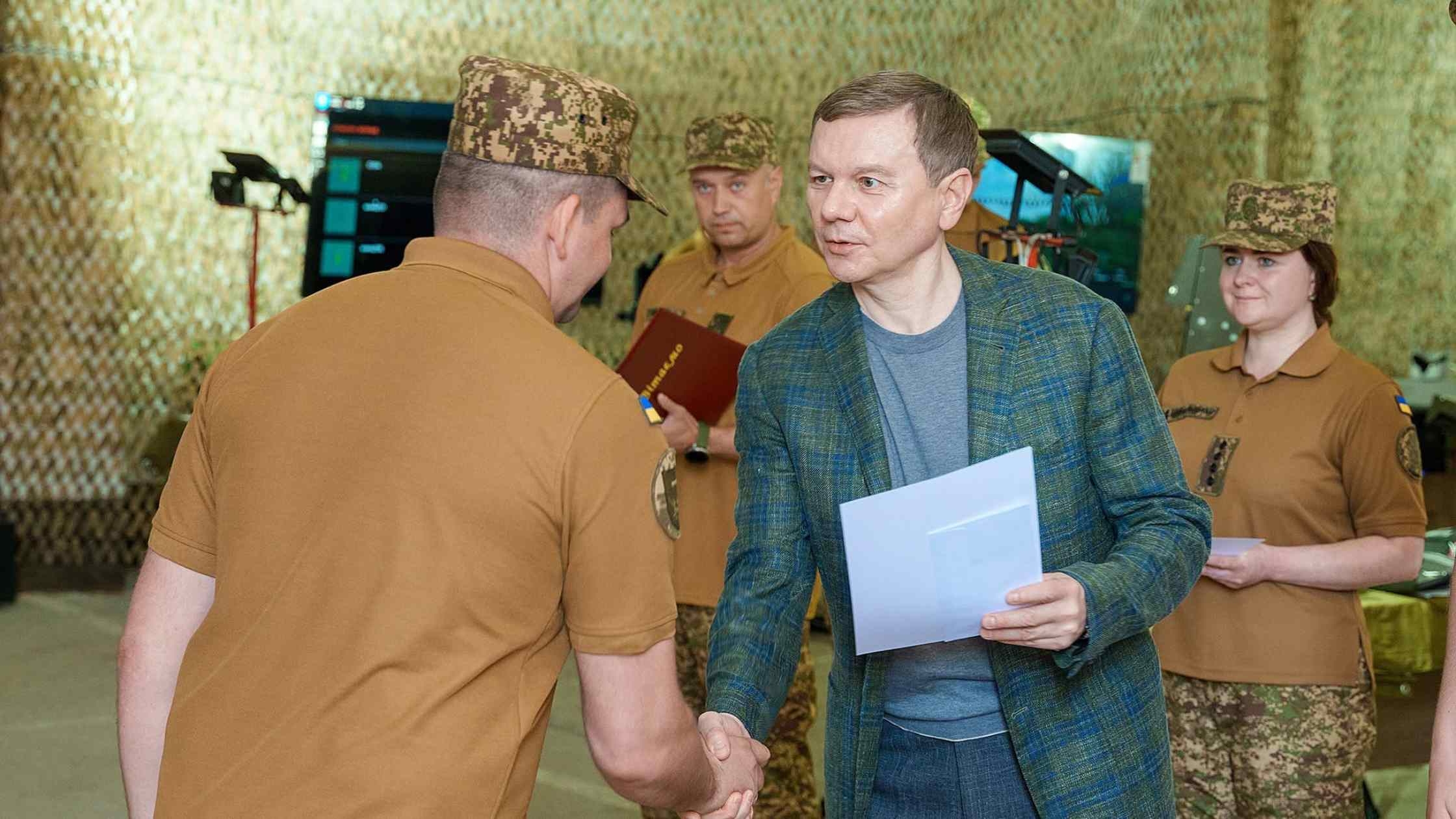 Вінницьким нацгвадійцям передали 100 FPV-дронів, бодікамери, РПГ та трактор для господарських потреб частини