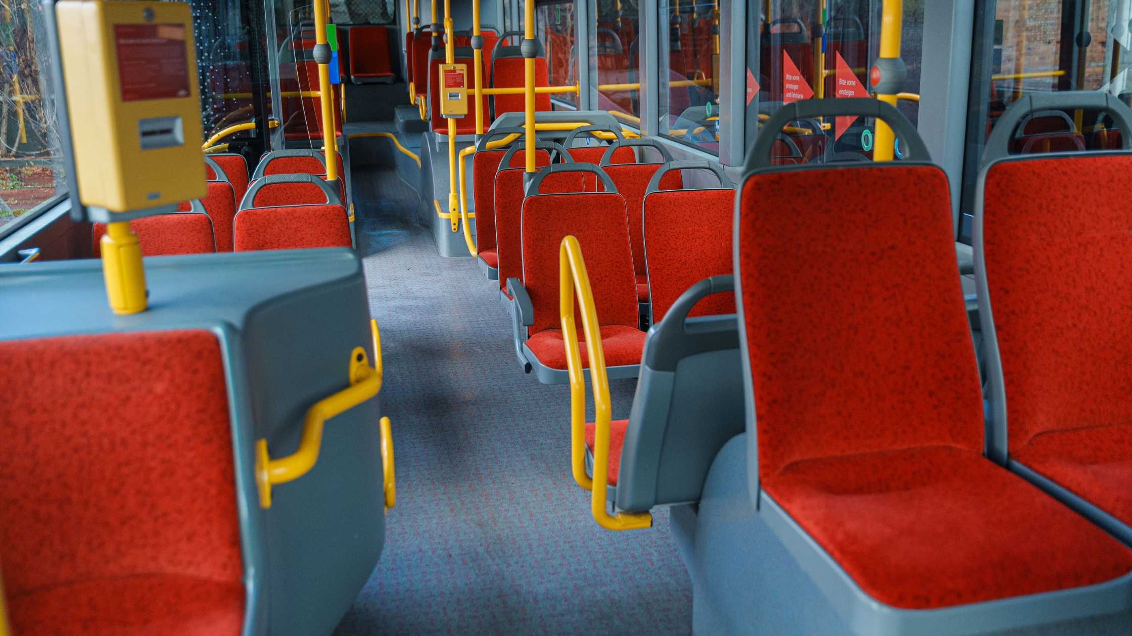 Вінниця отримала від Карлсруе сучасні автобуси та медичну допомогу