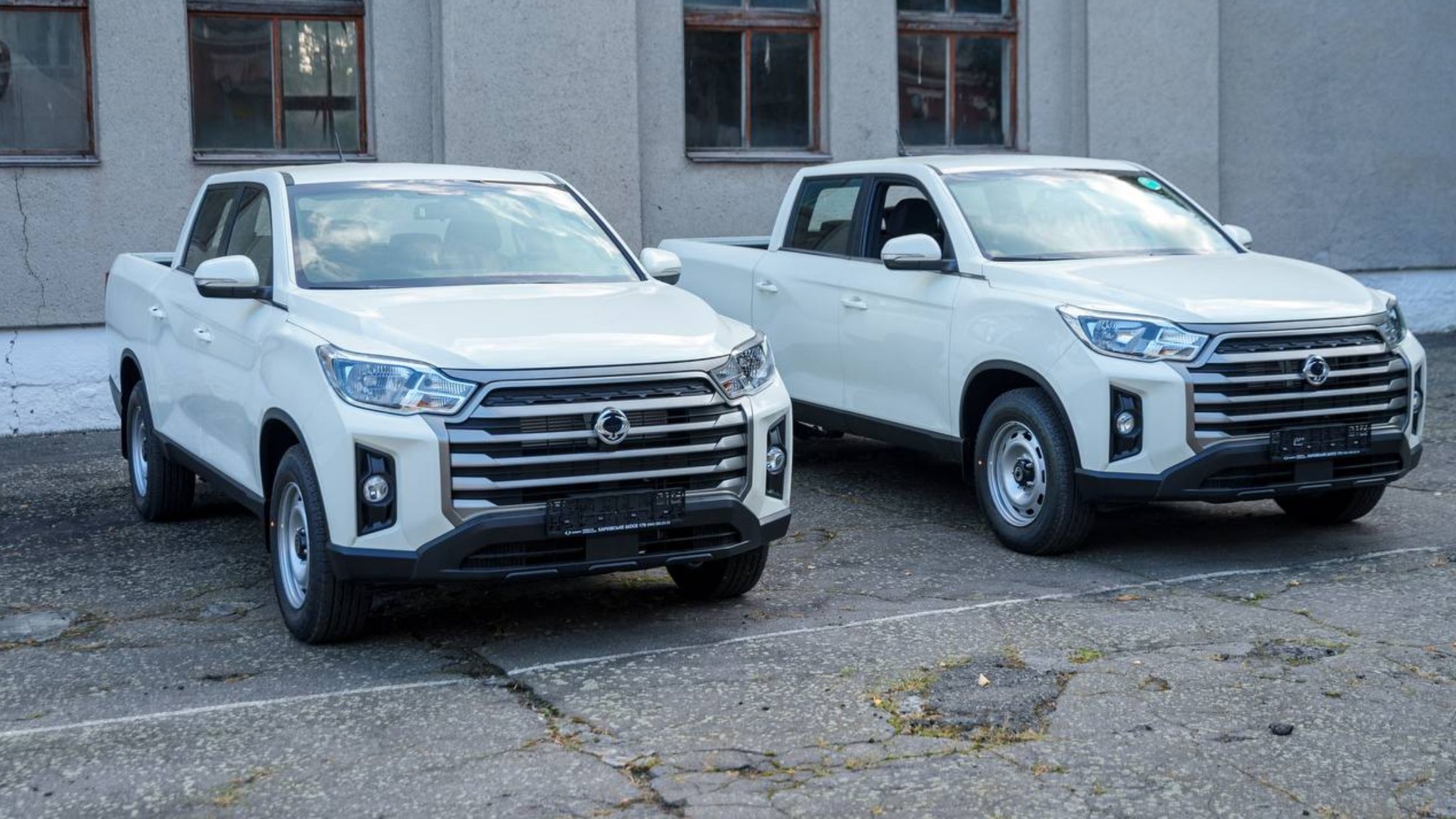 Вінниця передала автівки та генератор Військовій службі правопорядку