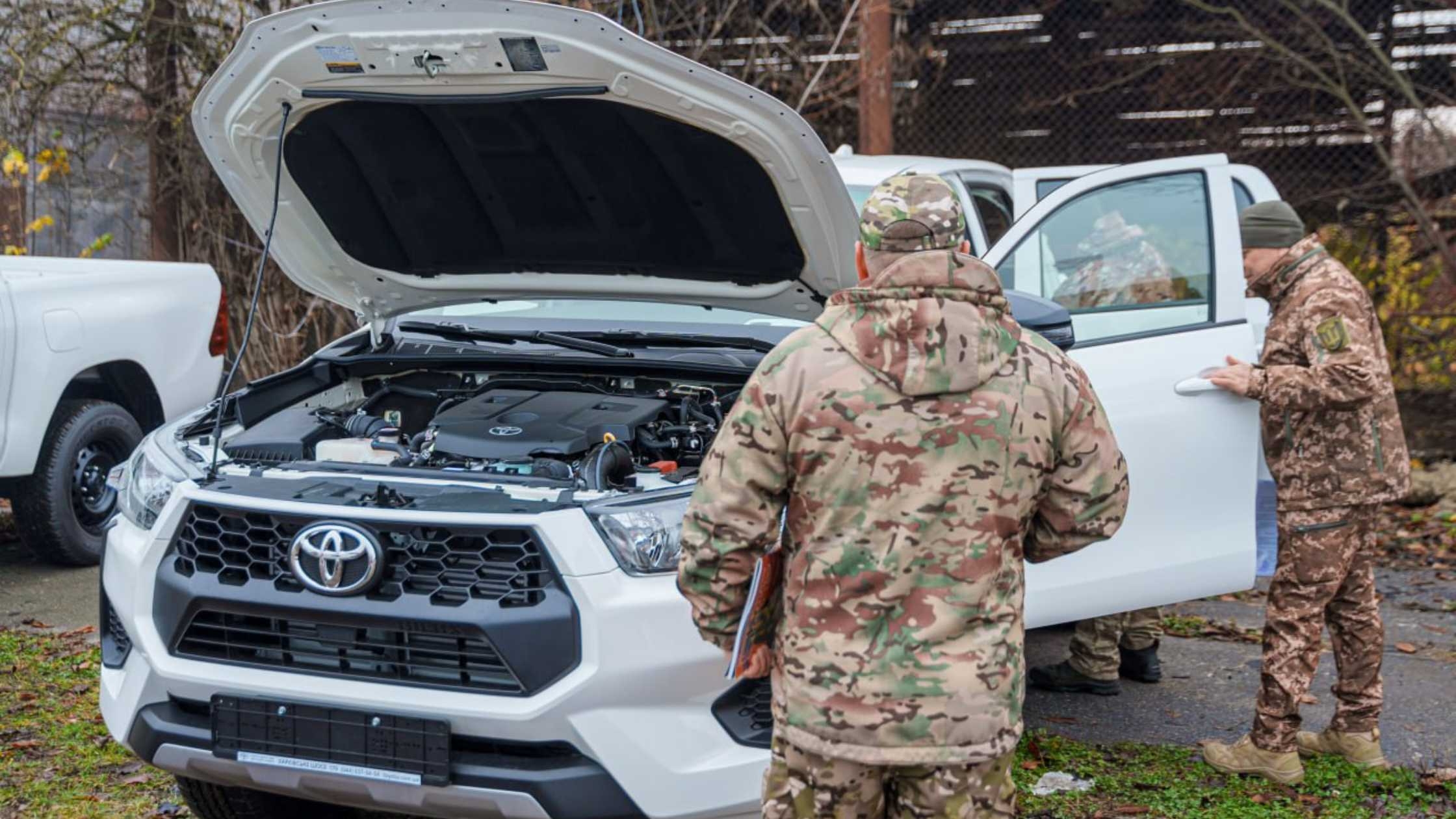 Вінниця передала шість позашляховиків трьом військовим частинам