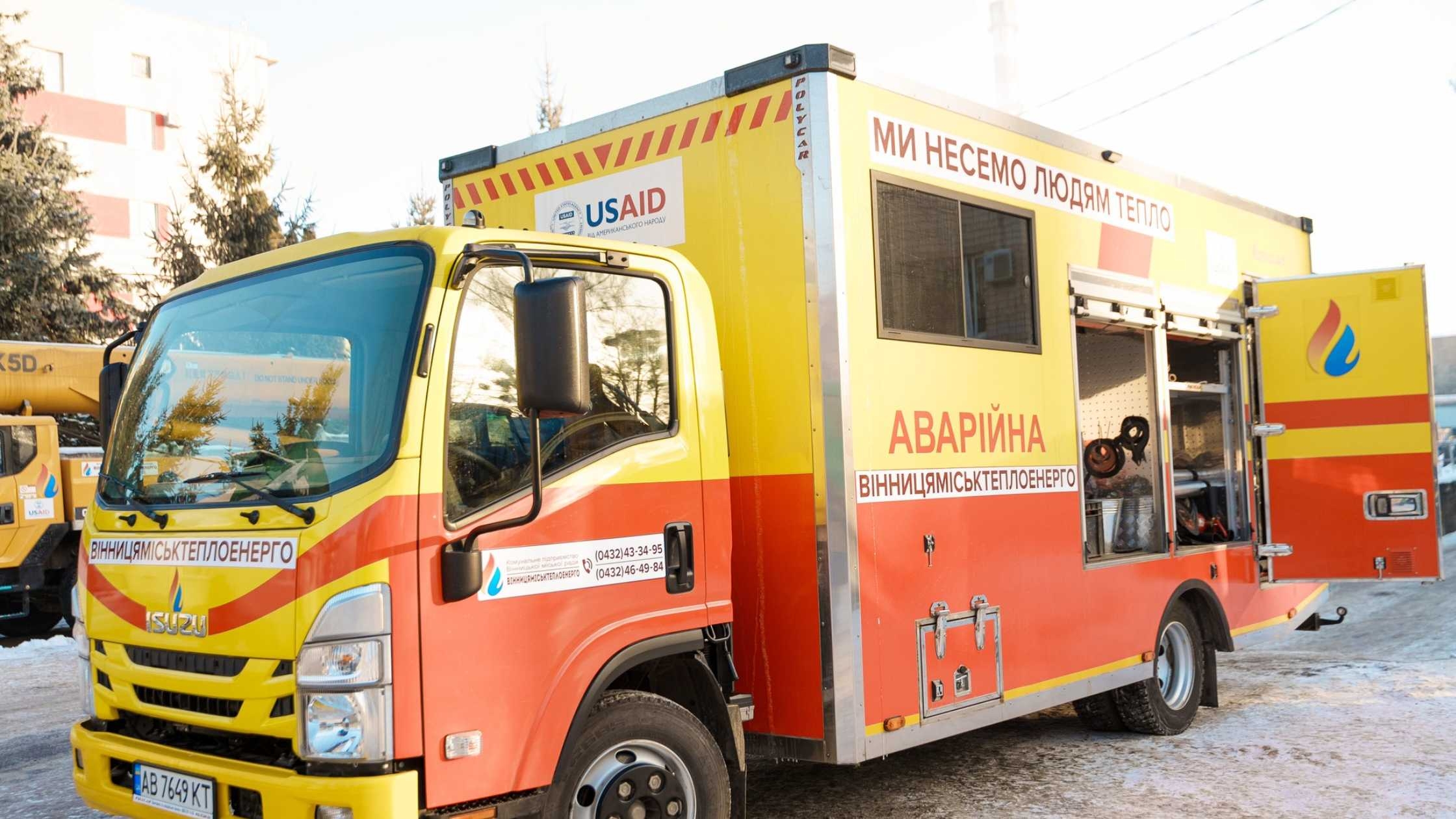 Вінниця відправила до Києва ремонтні бригади тепловиків