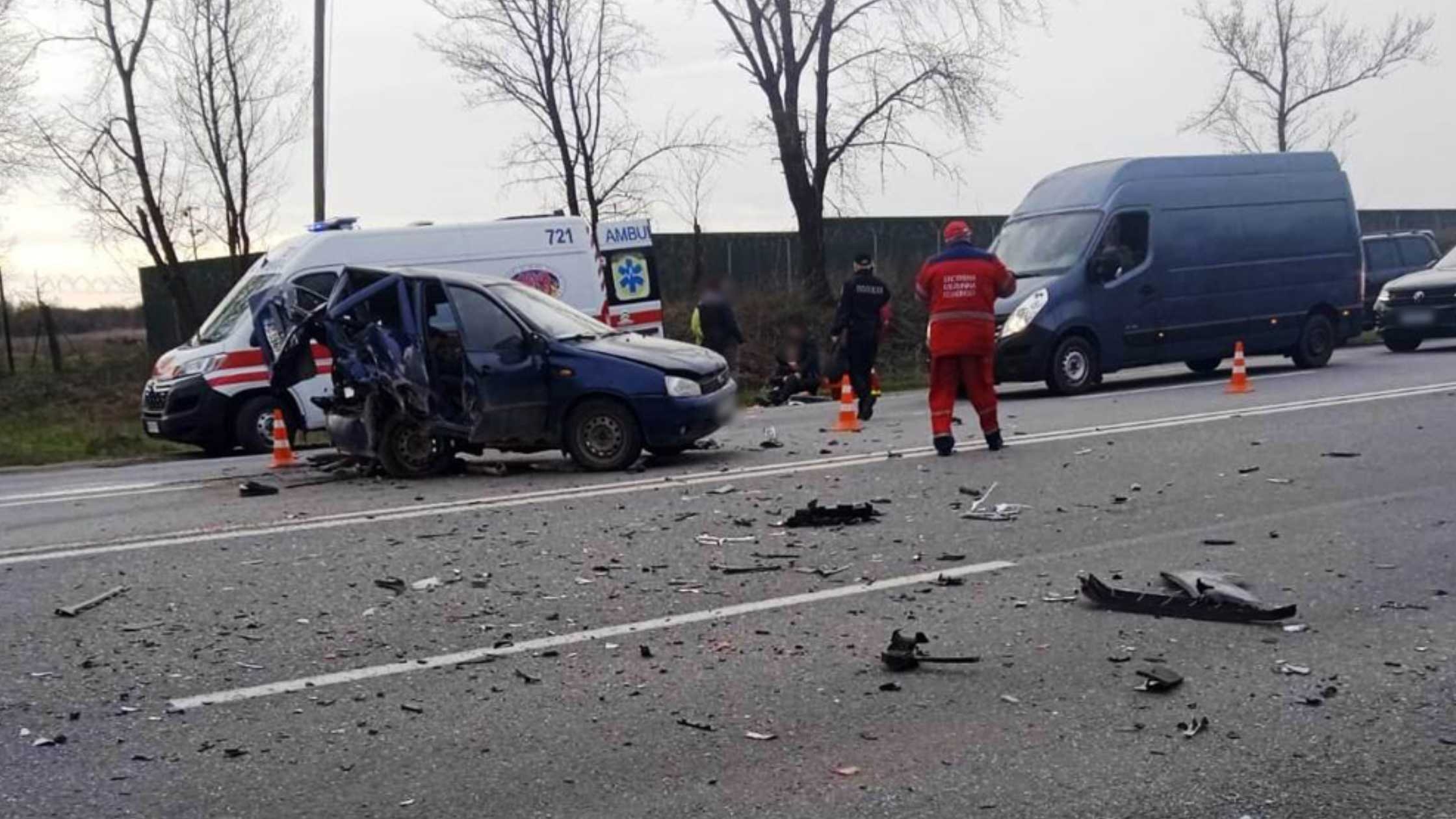 Внаслідок ДТП поблизу Калинівки травмувалися троє людей