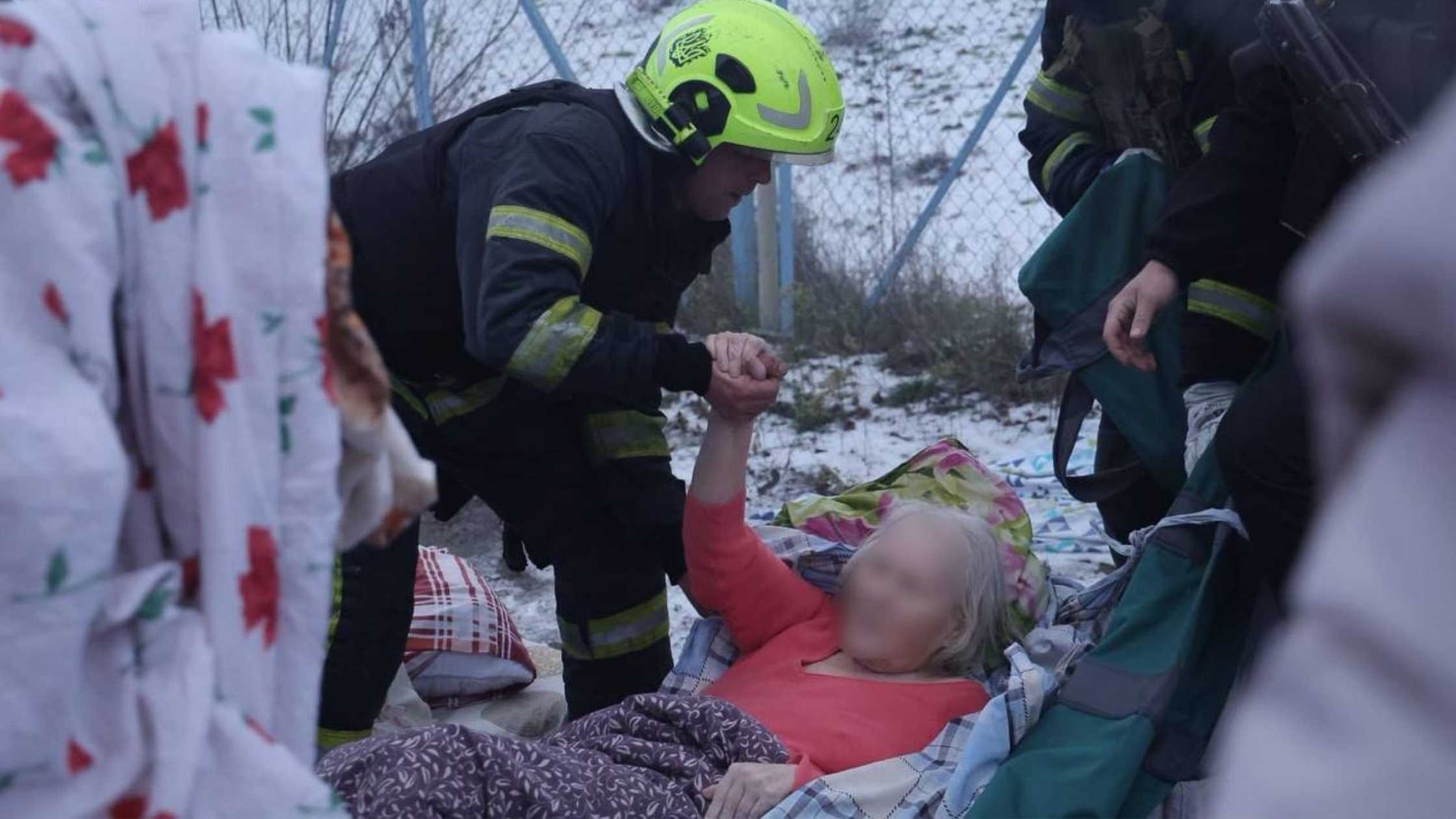 Ворожа атака по Києву та області: загиблі, десятки поранених, людей евакуюють з-під завалів 