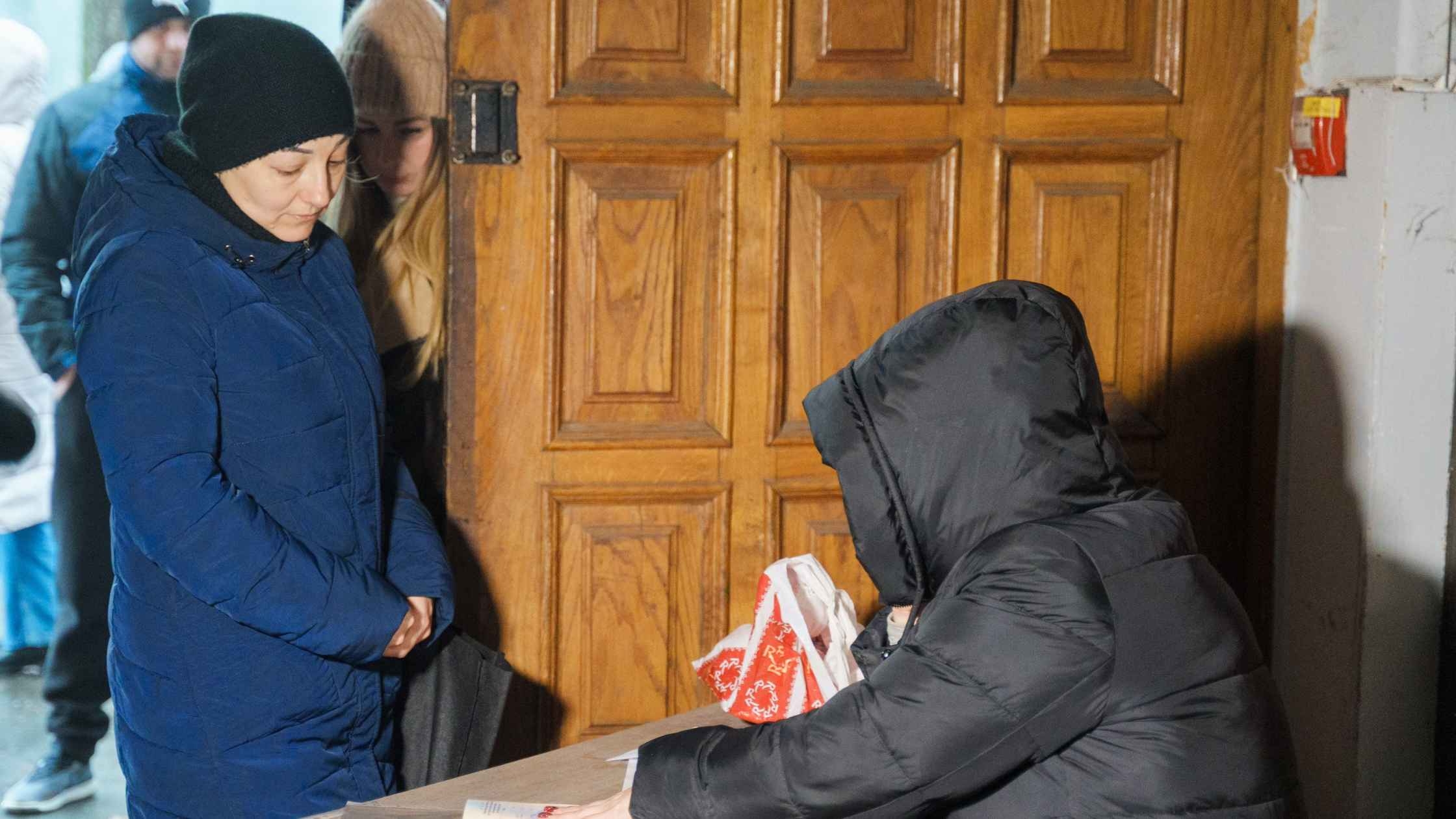 Видають продуктові набори для малозахищених категорій вінничан