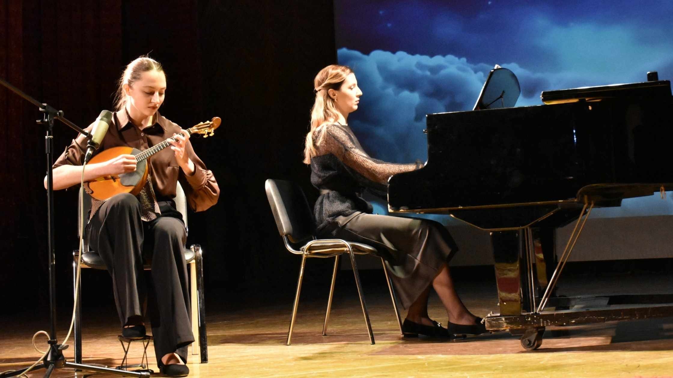 Викладачів коледжу мистецтв учні вшанували концертом