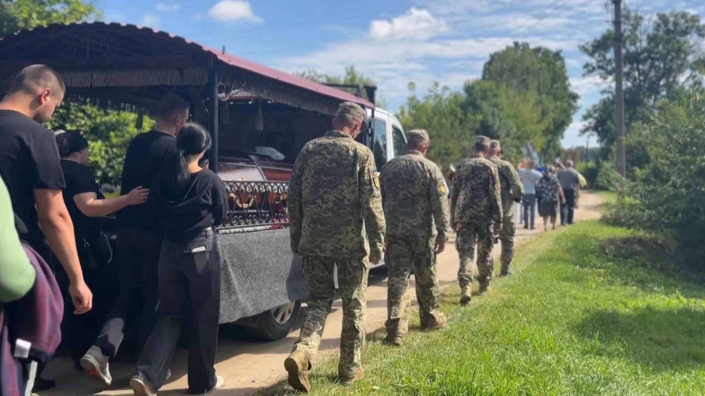 Ямпільська громада прощалась з 45-річним воїном-захисником