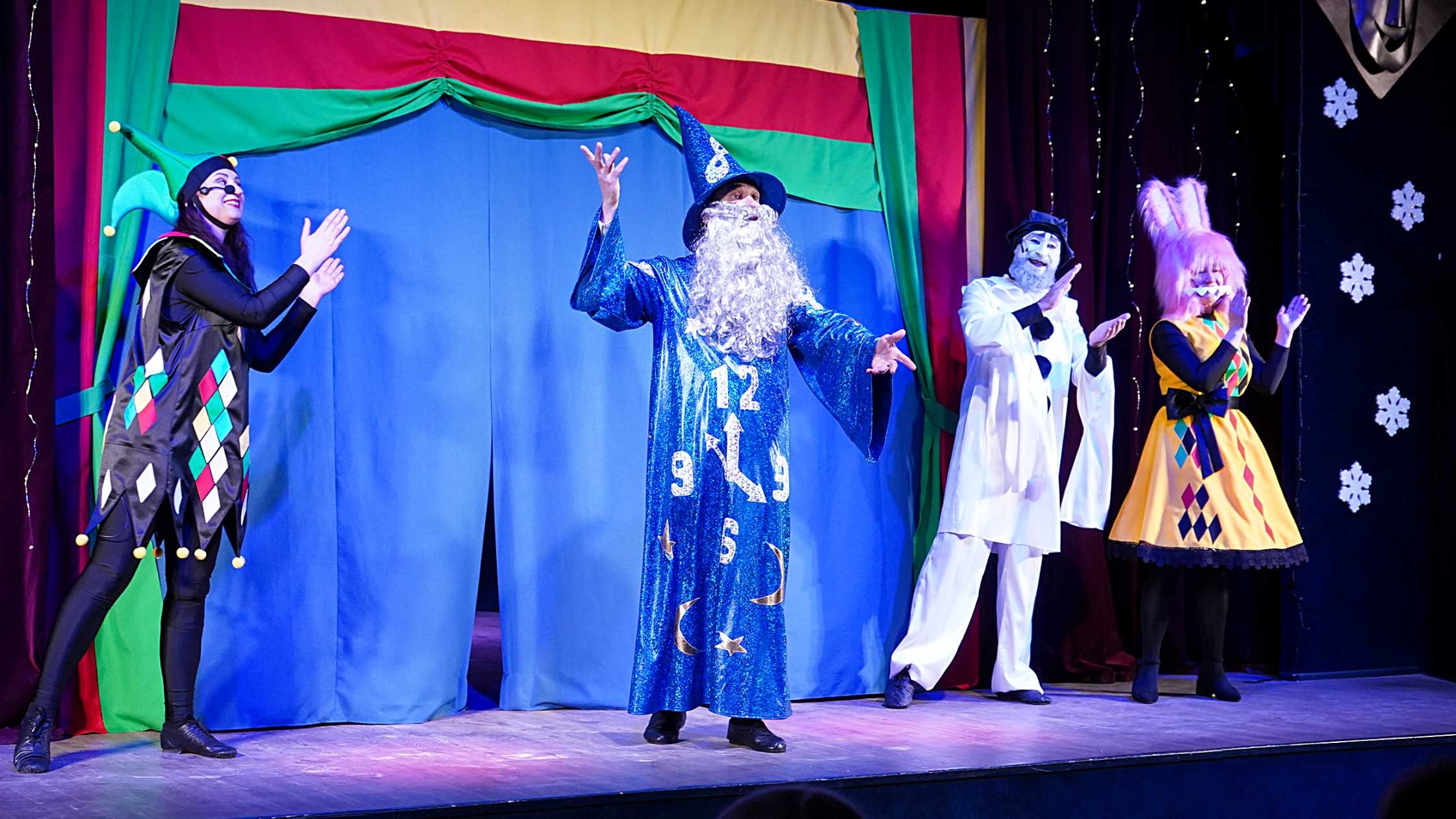 Юні вінничани з пільгових категорій відвідали ляльковий театр