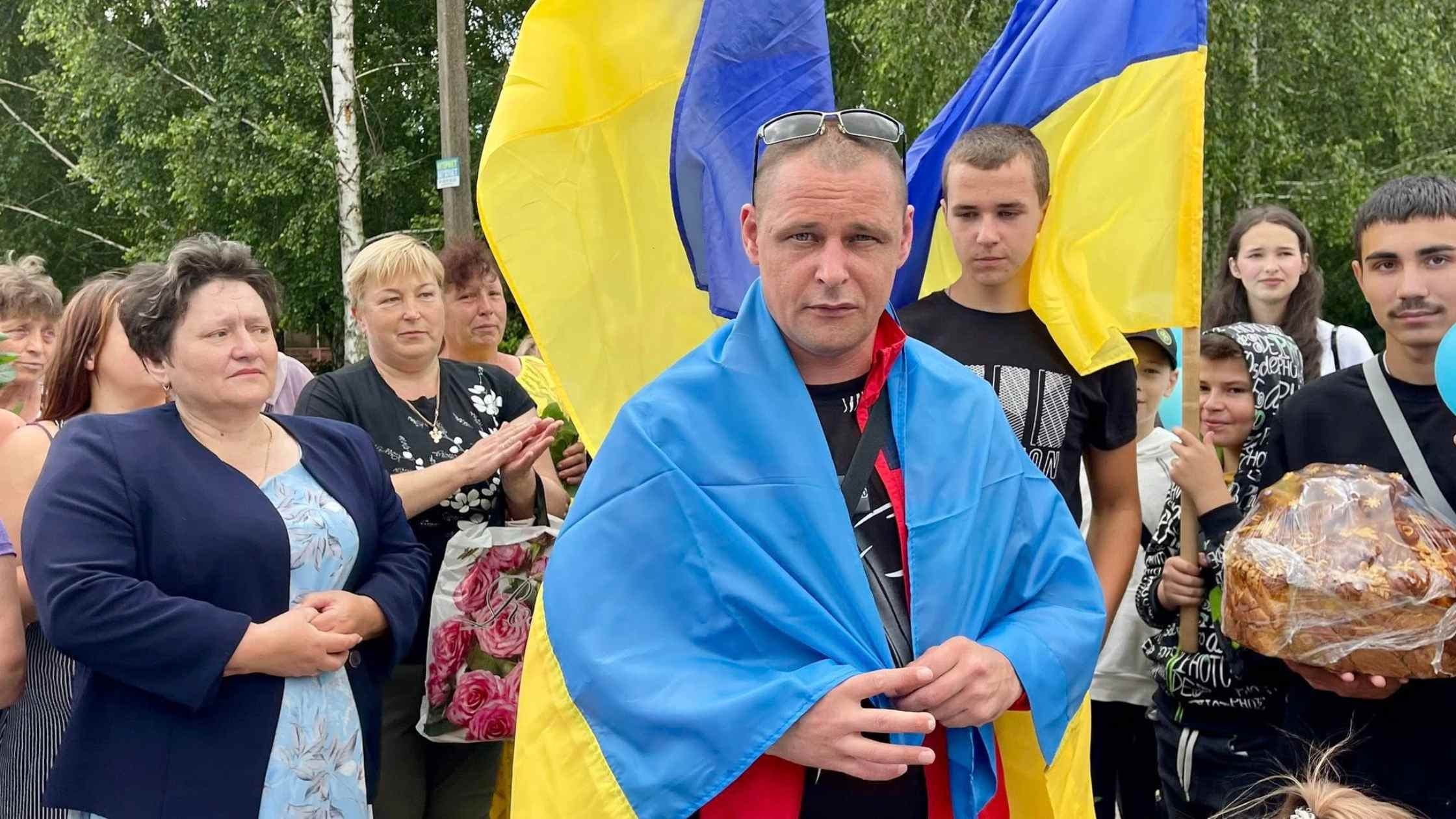 Жителі Бершадської громади зустріли з полону Героя-земляка
