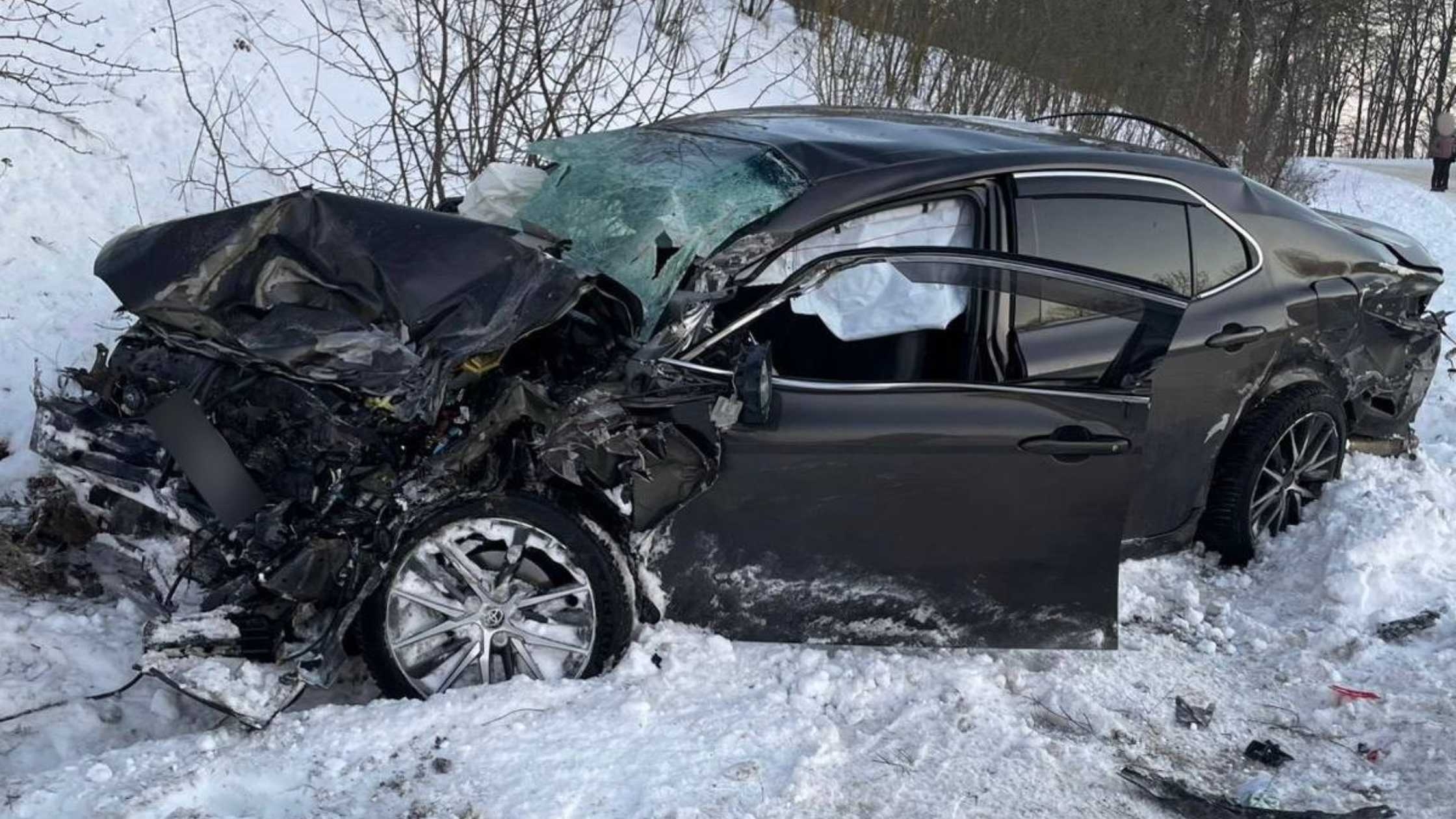 Зіткнулися вантажівка та легковик на автодорозі в Гайсинському районі