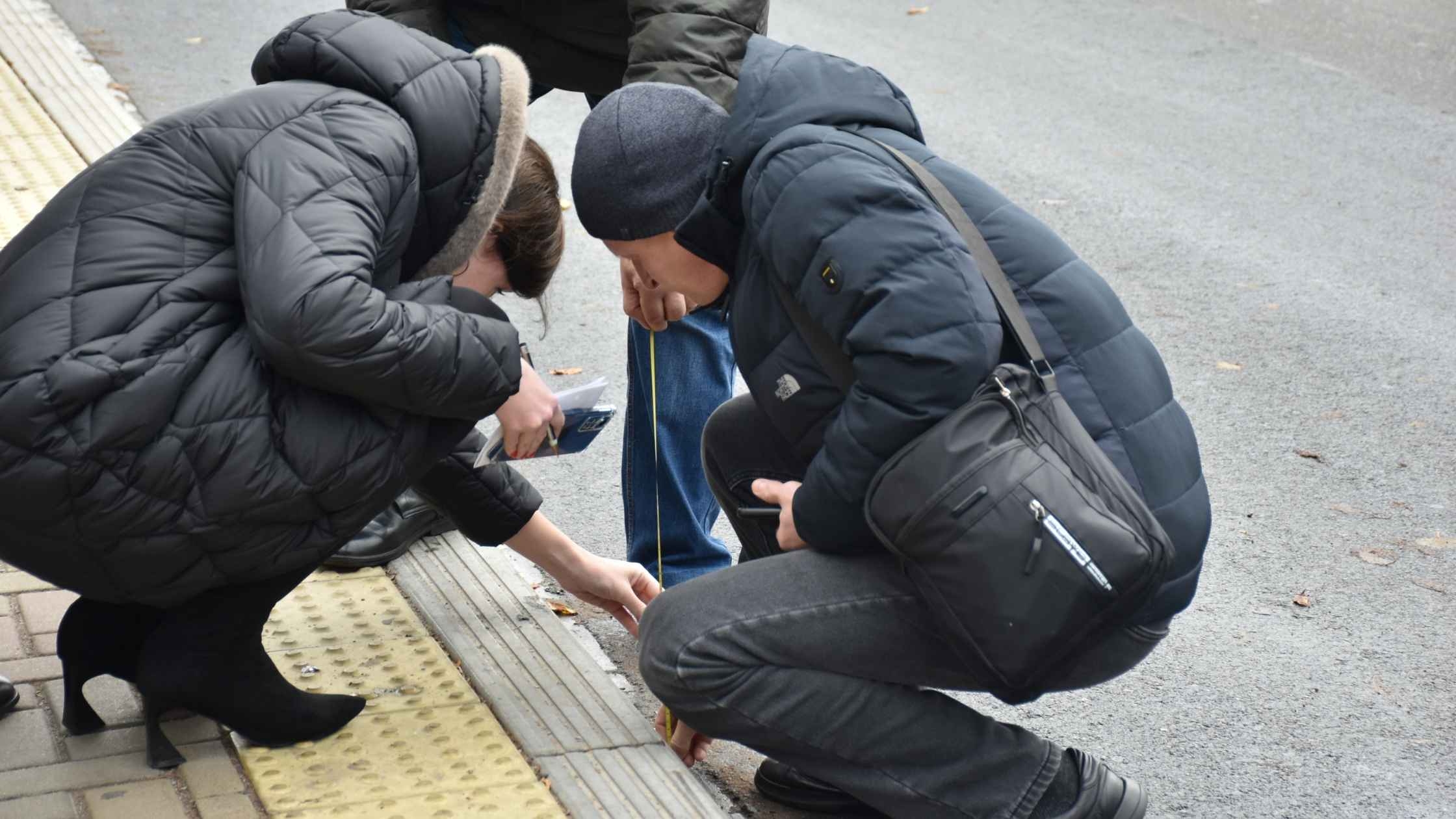 Зупинки транспорту стануть доступнішими: у Вінниці тестують кассельські бордюри