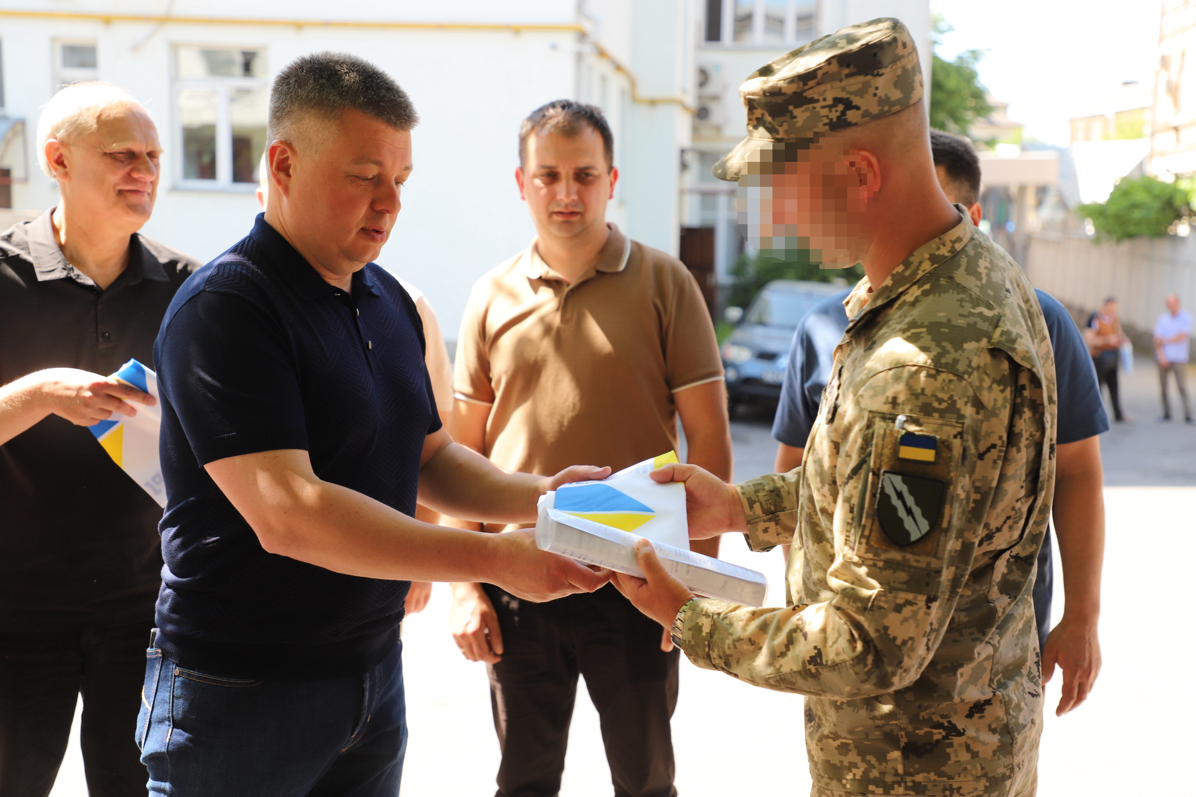 П’ять військових частин отримали потужні тепловізійні приціли від Вінницької громади