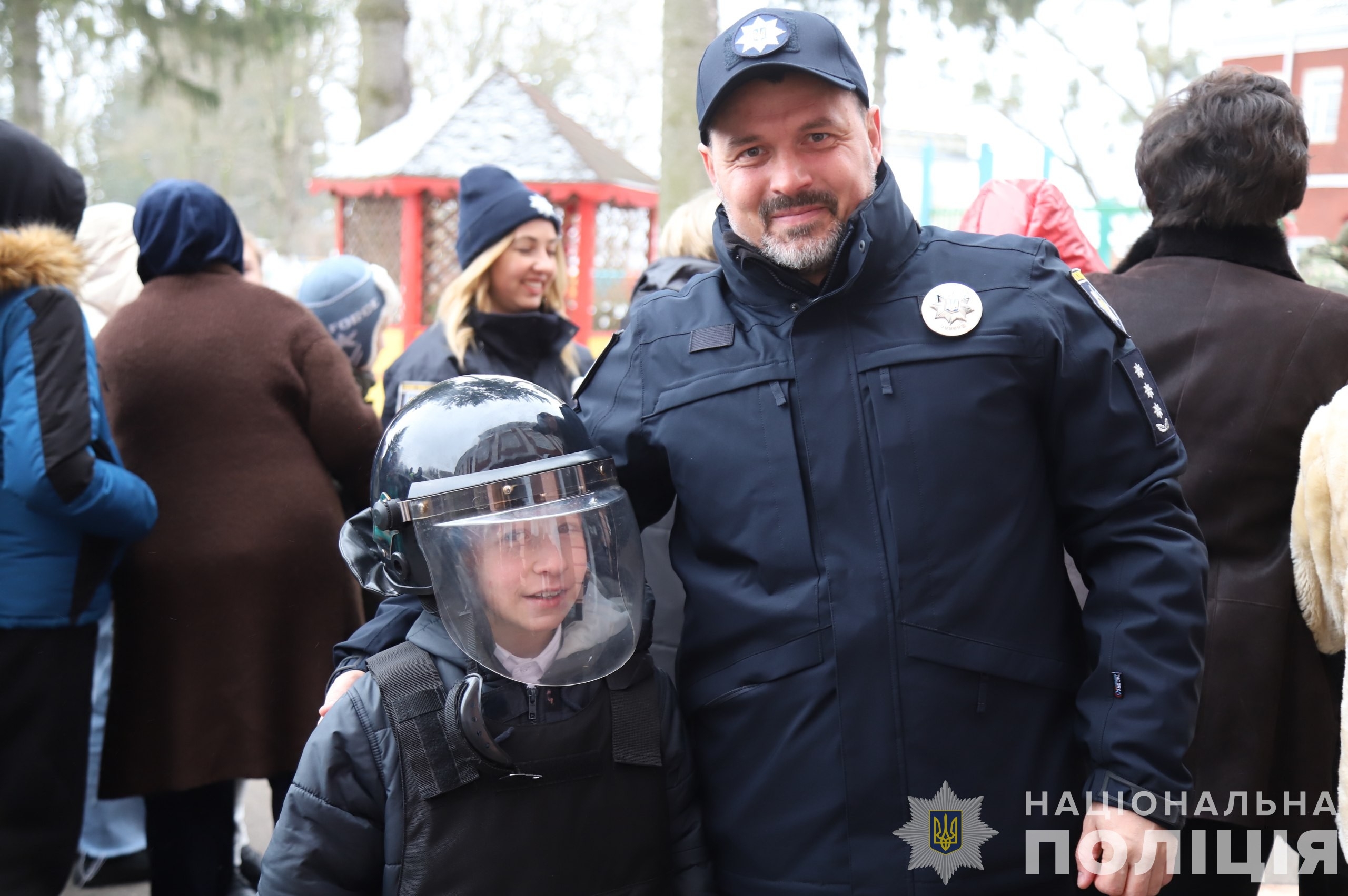 Поліцейські Вінниці завітали з подарунками до вихованців спеціальної школи