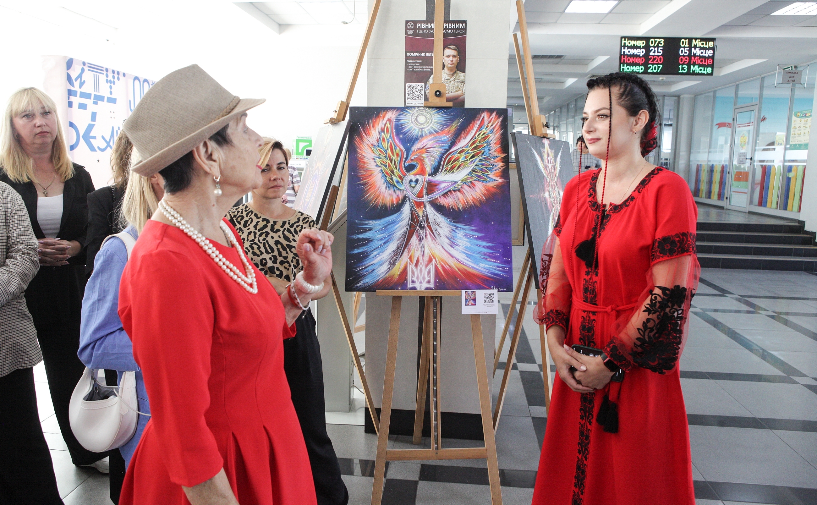 У Вінниці відкрили благодійну виставку Діани Подолянчук "Glory to Ukraine"