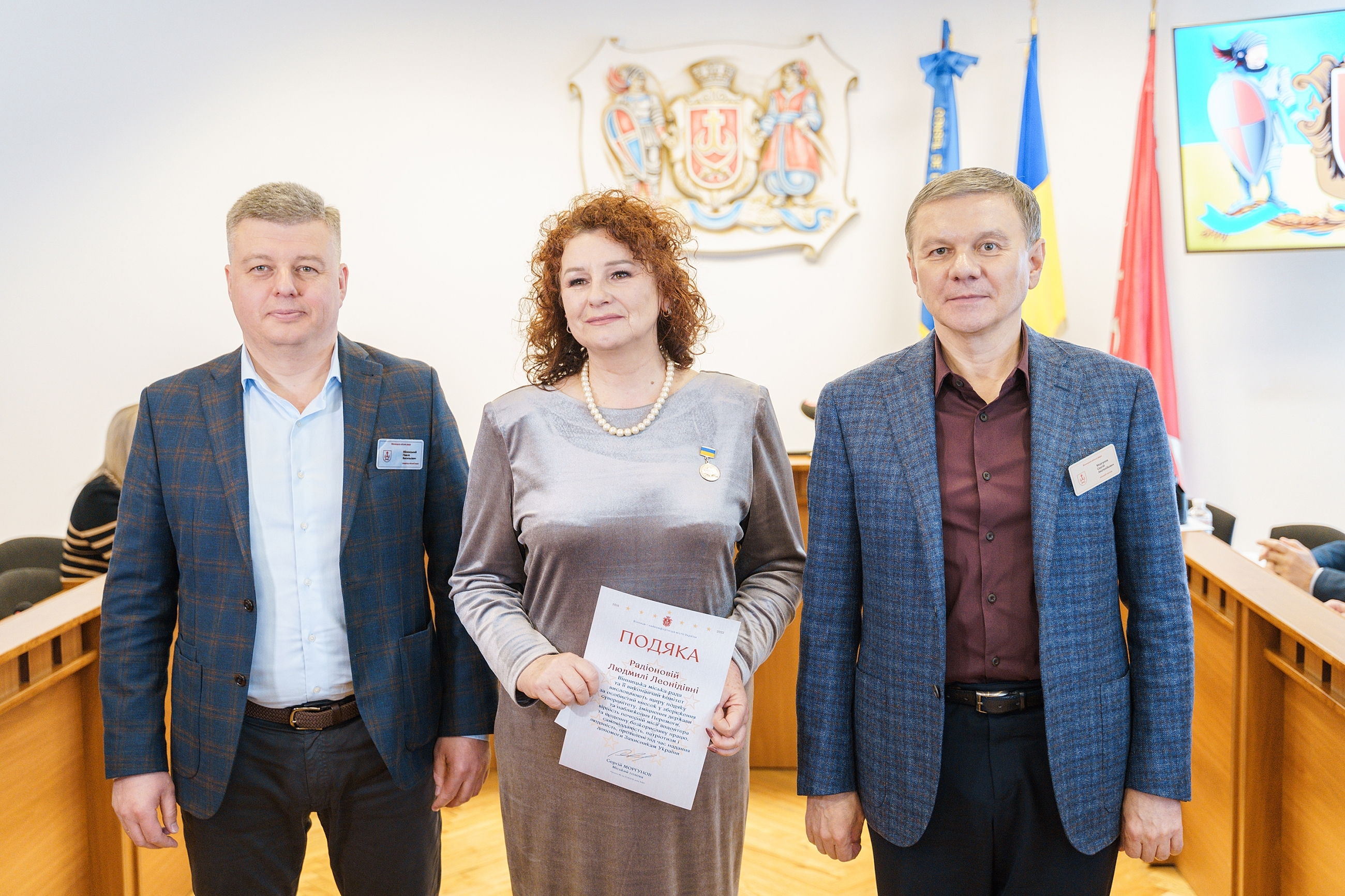 Мер Вінниці вручив нагороду психологині Людмилі Радіоновій за допомогу постраждалим від війни